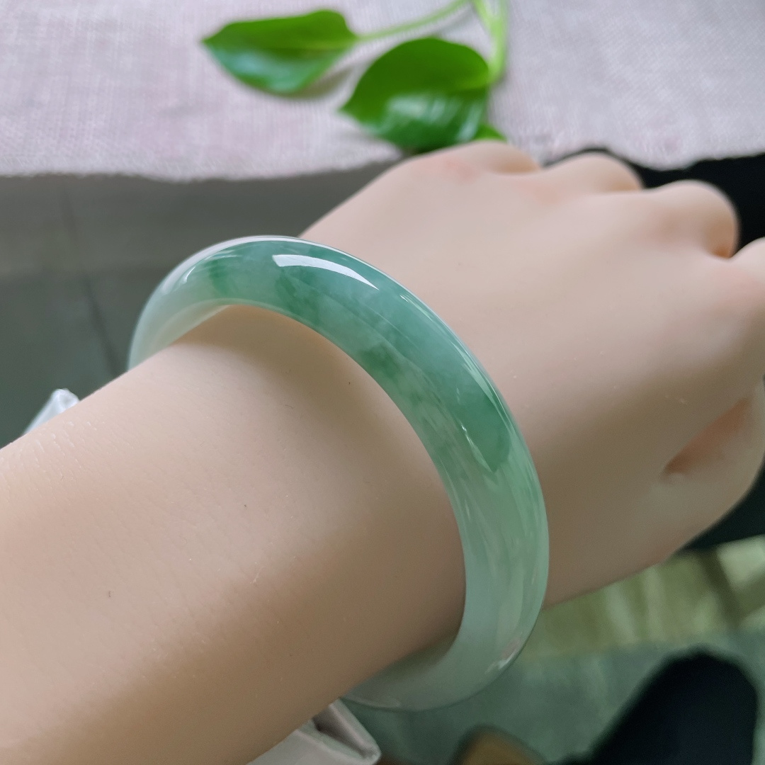 55.6/12.1/7.7，飘花正圈，水润，底子干净清爽，自带松弛感，无裂，ss49351a