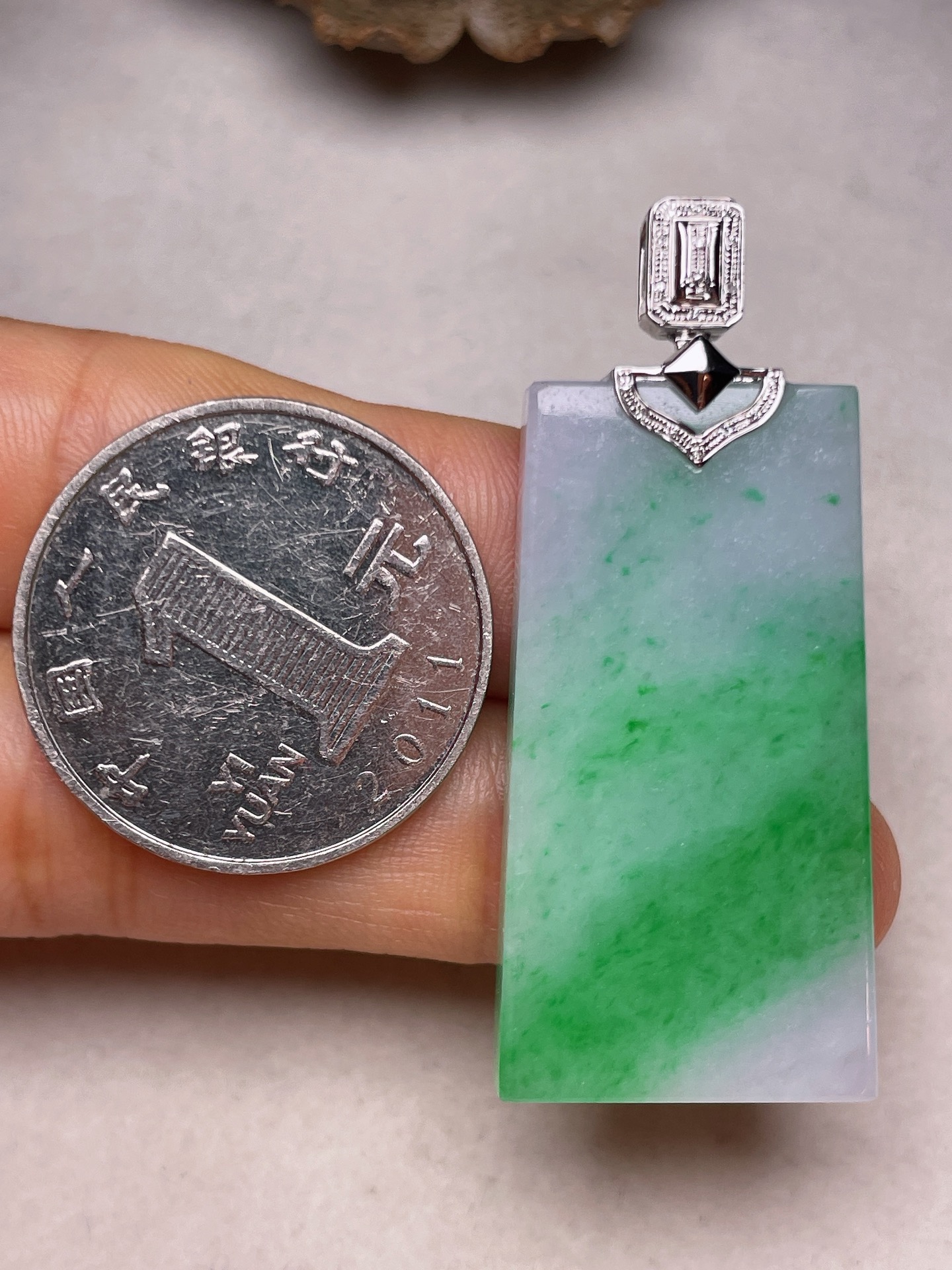 ️ 【18k金镶无事牌】冰糯种满色，无裂一手货源裸石尺寸37/19.5/6.0、整体长46