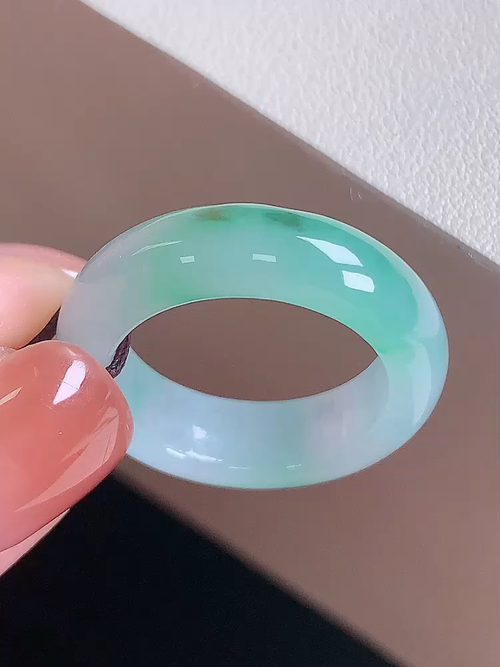  ，冰飘绿指环，无裂，尺寸17.1/6.3/3.5 14号，№;y209085 18