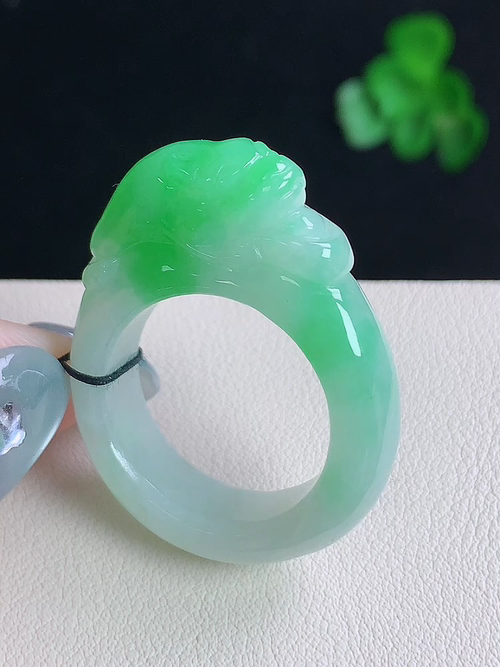 飘绿金蟾指环，无裂，尺寸19.1/7.6/4.6，20号，№:y2090