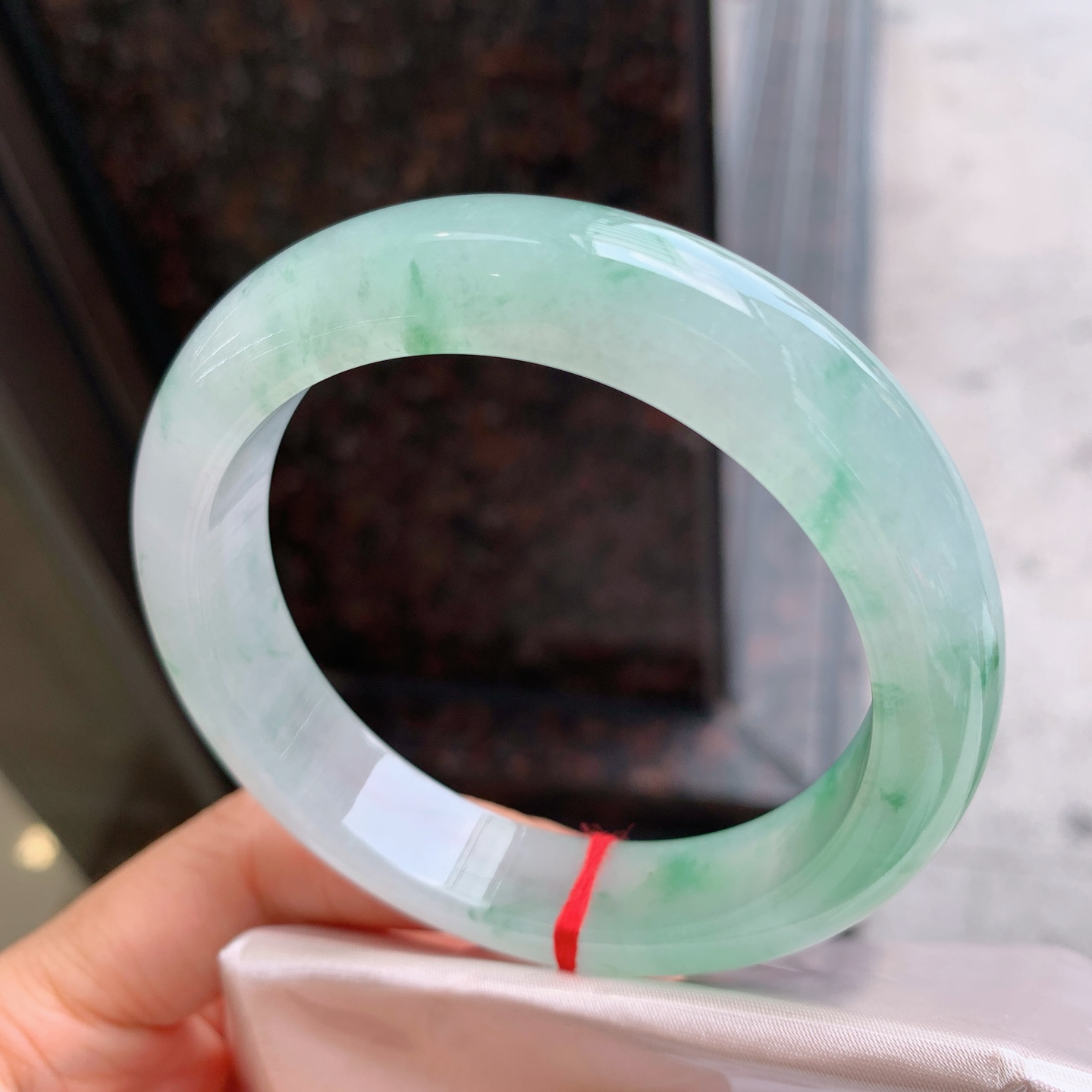 正圈冰飘绿 无裂 尺寸：58/13.3/9.3 冰润