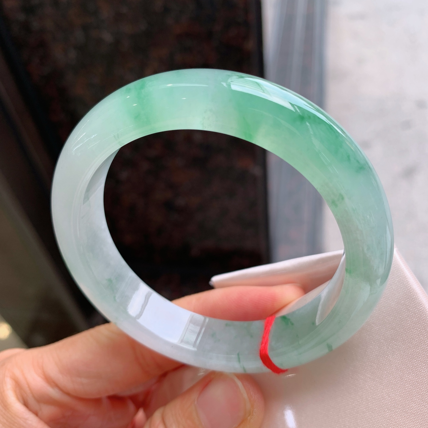 正圈冰飘绿 无裂 尺寸：58/13.3/9.3 冰润