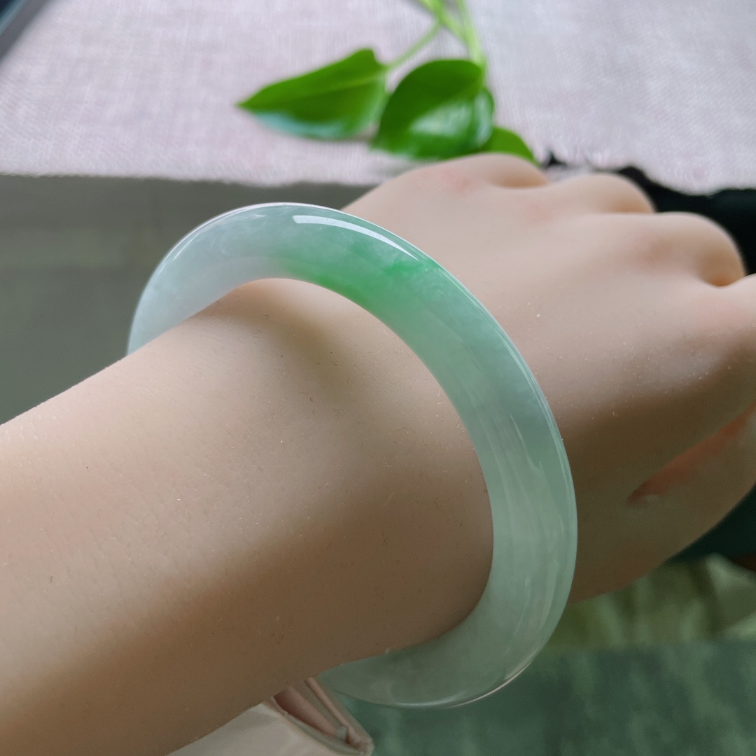 59.7/9.8，绿底圆条，一抹翠色鲜活灵动，种老，佩戴优雅永不过时，皮纹，ss50618a