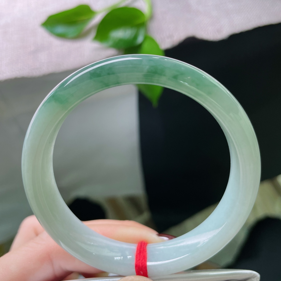 55.6/12.1/7.7，飘花正圈，水润，底子干净清爽，自带松弛感，无裂，ss49351a