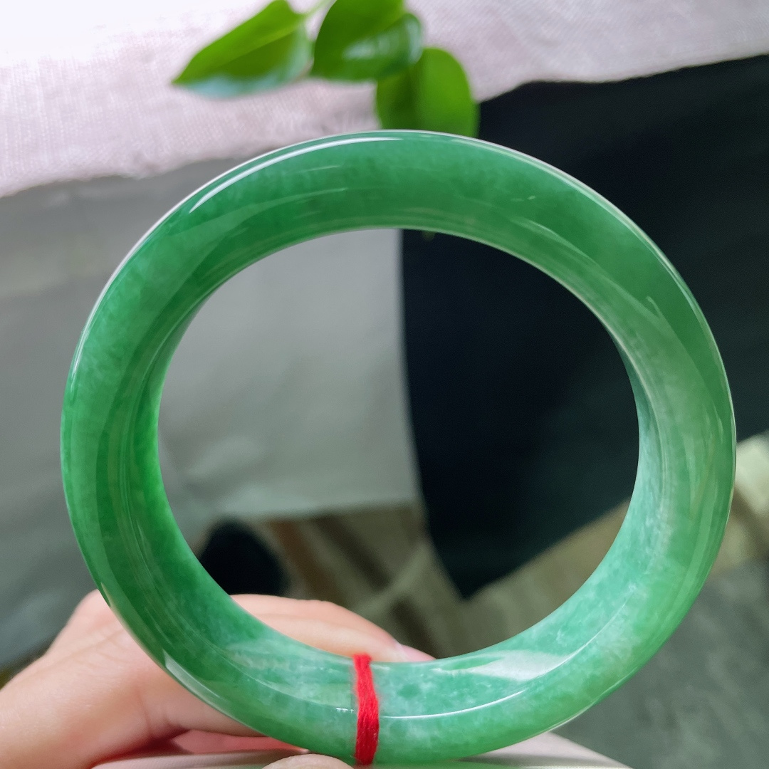 61.9/13.9/10，绿底正圈，大圈口，是雨林初霁的清新，是湖水静影的沉璧。有纹，ss50236a