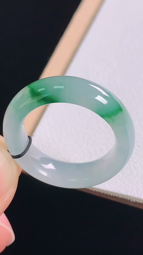 冰飘花指环，无裂，尺寸:圈口15/17.4-5.9-3.5mm 16