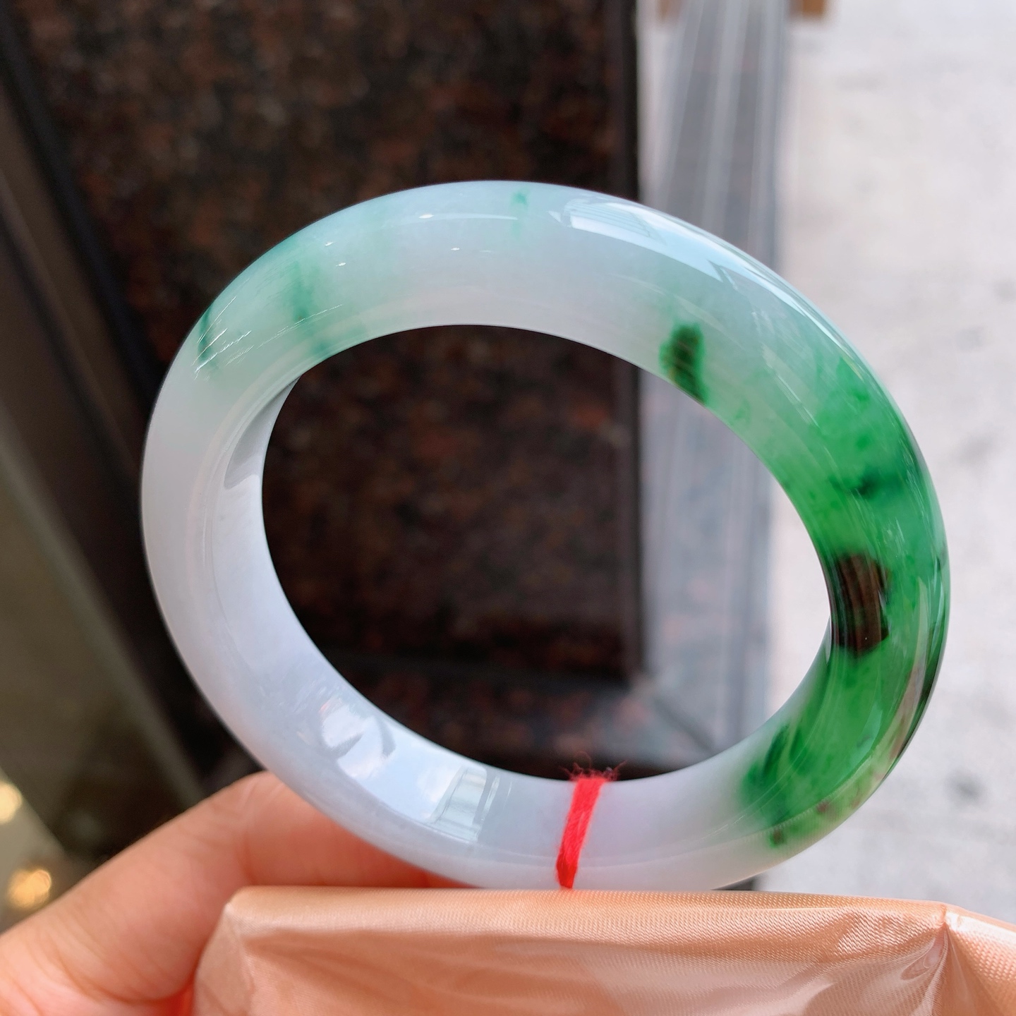 正圈飘绿 无裂 尺寸：56.8/12.2/9.4 色辣