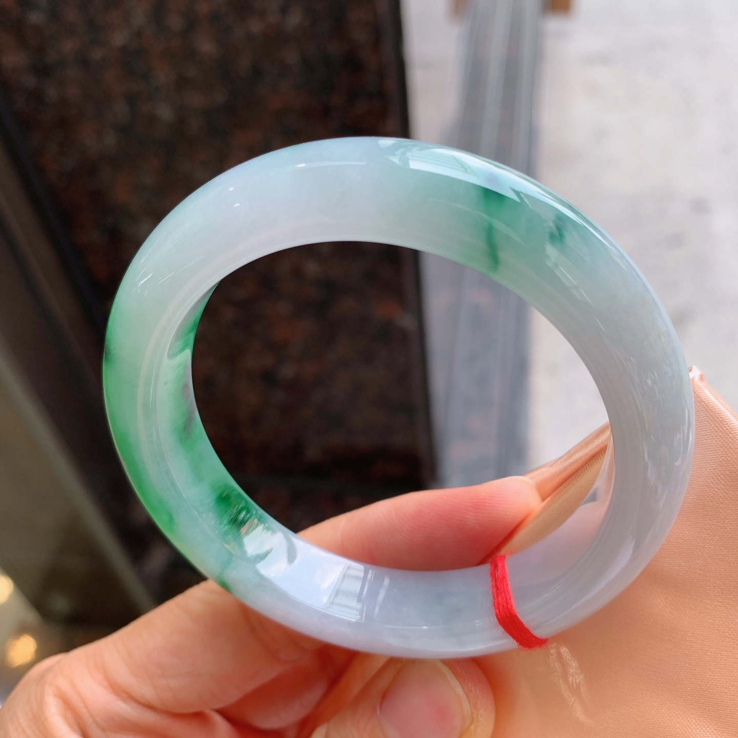 正圈飘绿 无裂 尺寸：56.8/12.2/9.4 色辣