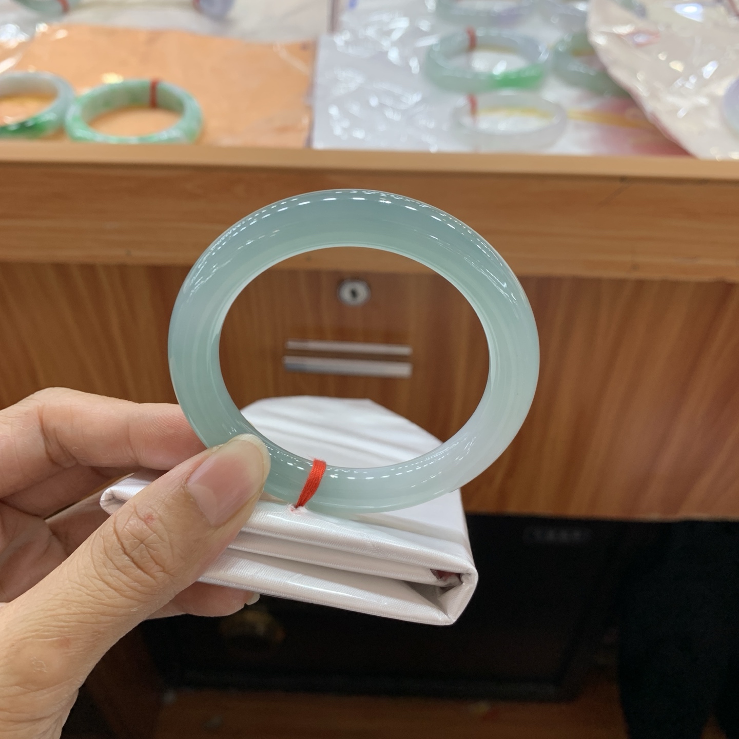 042120FN冰蓝圆条翡翠手镯54-9.7