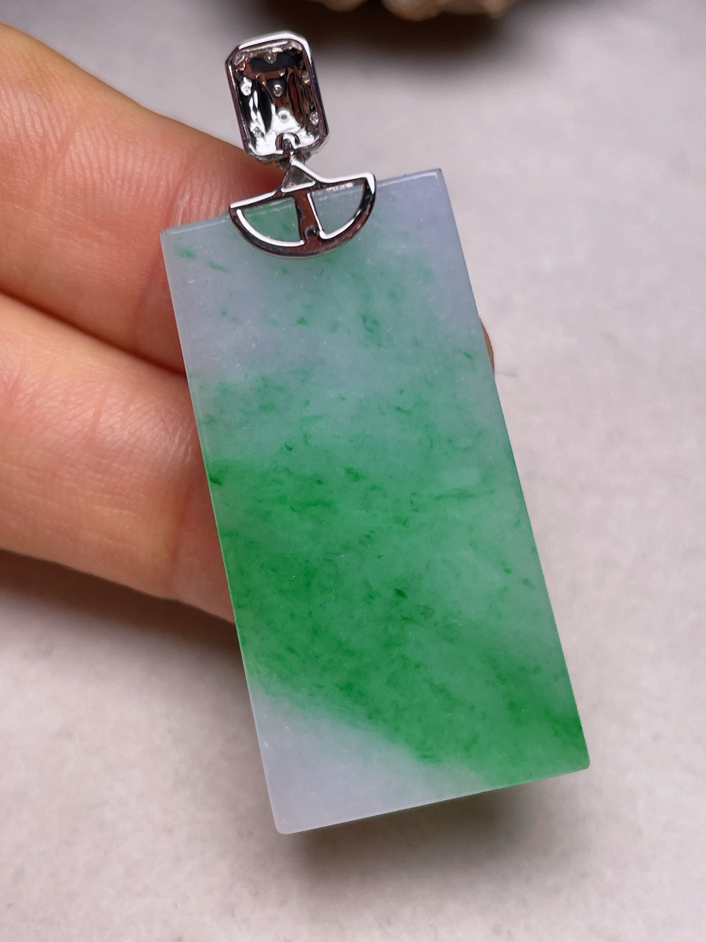 ️ 【18k金镶无事牌】冰糯种满色，无裂一手货源裸石尺寸37/19.5/6.0、整体长46