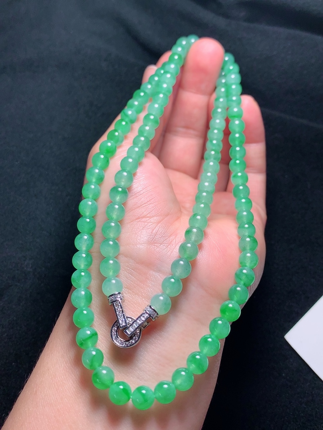 ️冰种飘绿珠链，种老水头好，又冰又润，饱满大气，尺寸：6.4mm98粒，ss50182a