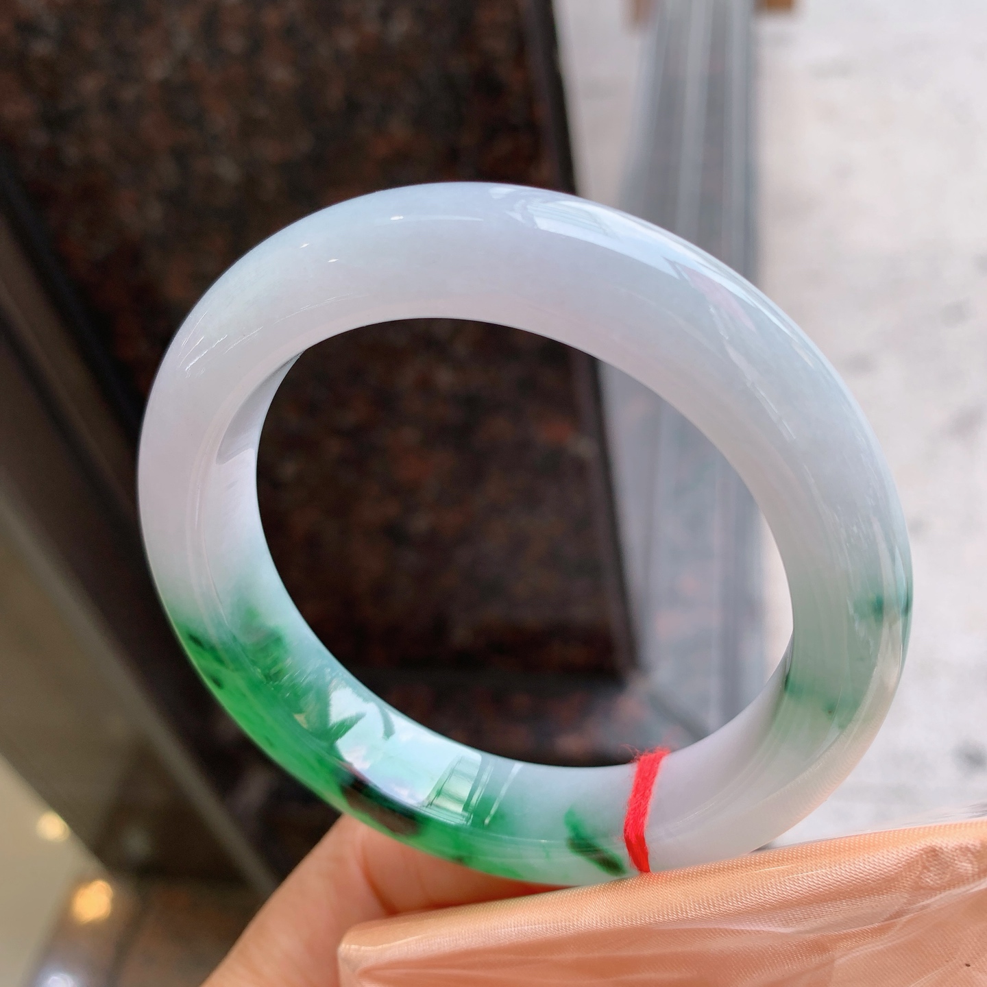 正圈飘绿 无裂 尺寸：56.8/12.2/9.4 色辣