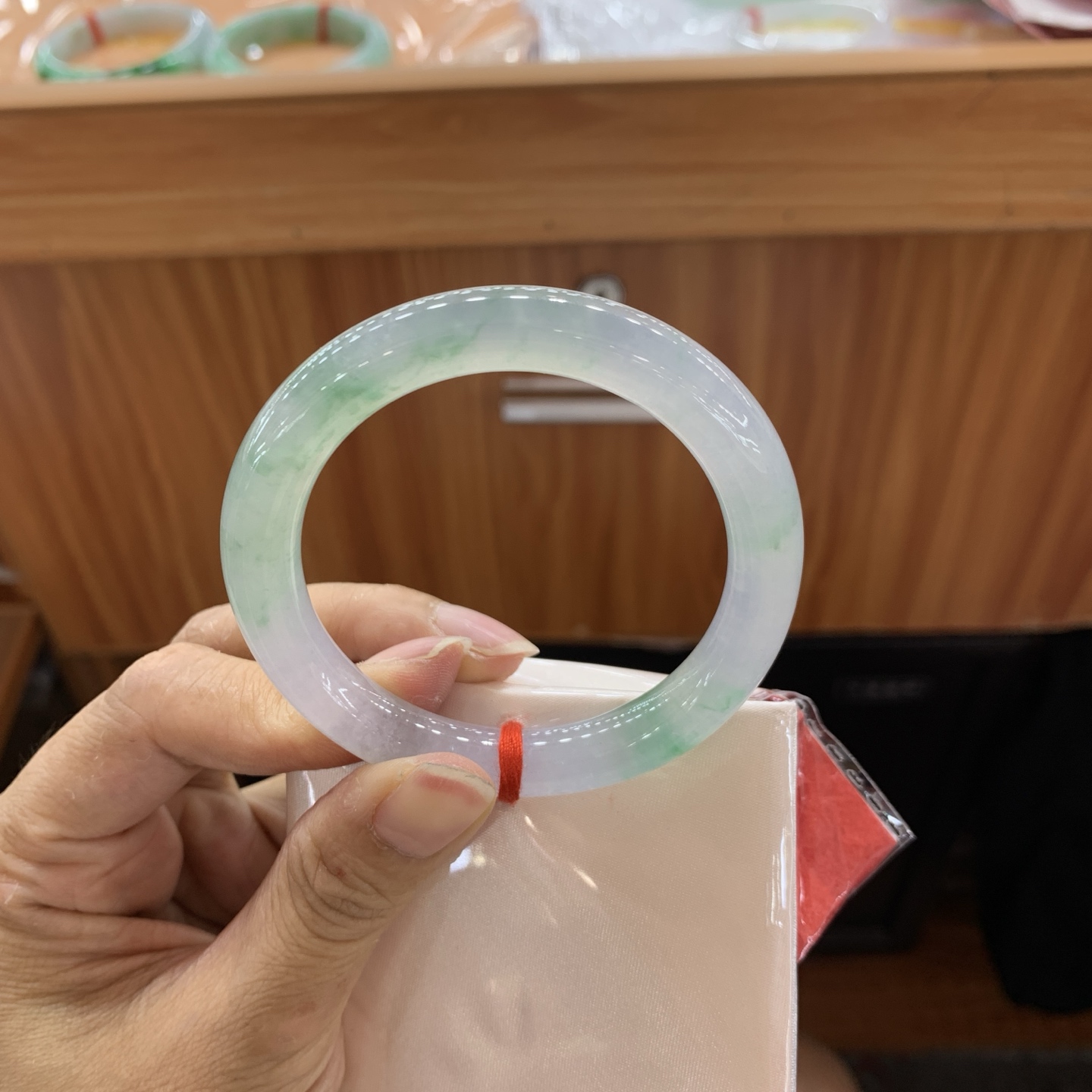 042128JM冰飘绿花圆条翡翠手镯53-9