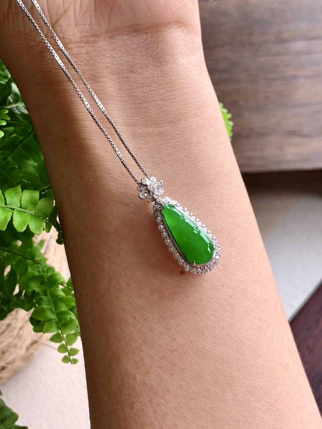 【镶嵌】️冰种绿豆子满绿四季豆吊坠  【说明】缅甸  18k金镶嵌 性比高  【整体】28.3-1