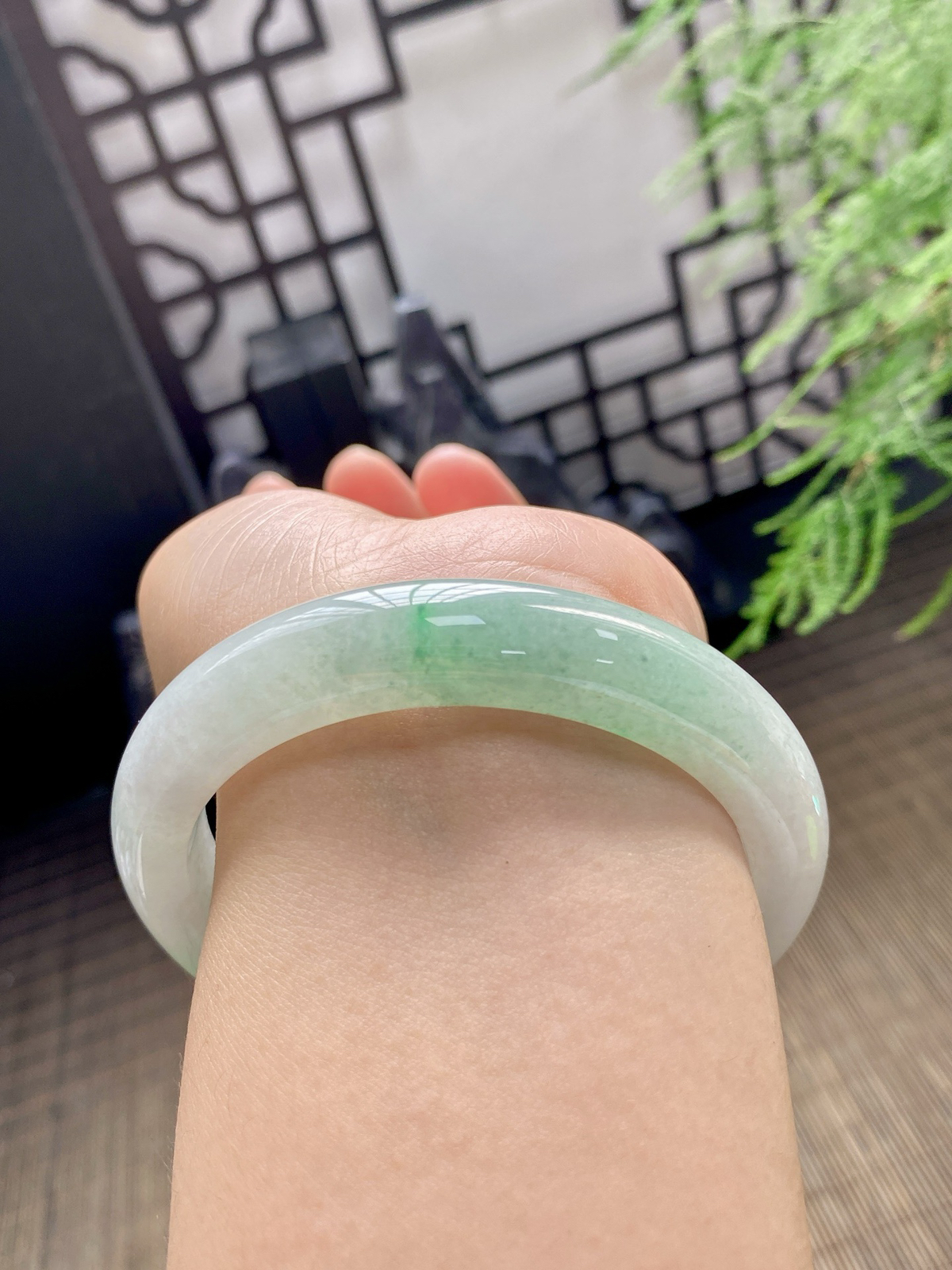 【白底青手镯】

【尺寸】61-9-12