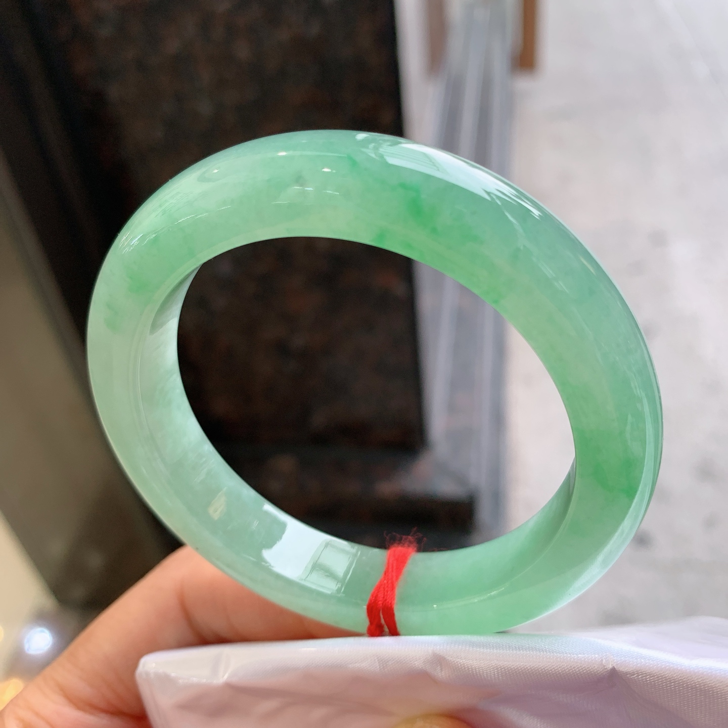 正圈冰飘绿 有颗美人痣 尺寸：56.8/11.9/9.6 版型好