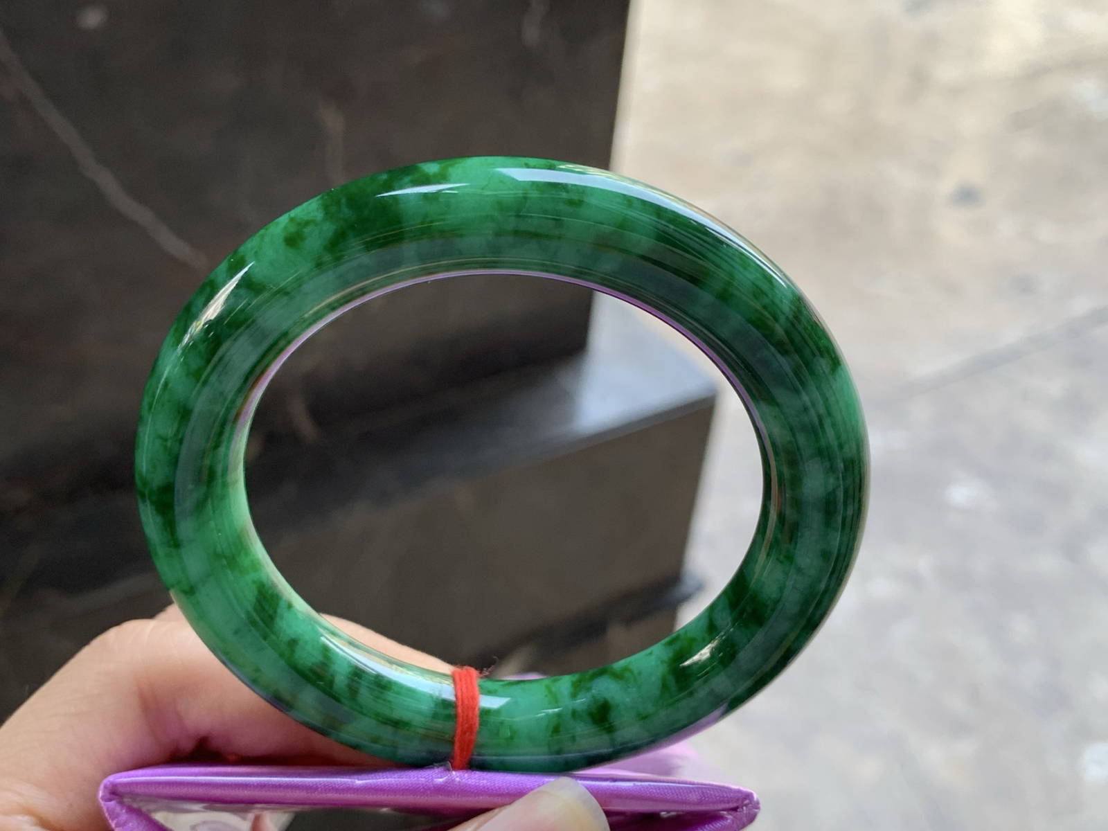 56-11

辣绿色圆条手镯^_^颜色鲜艳