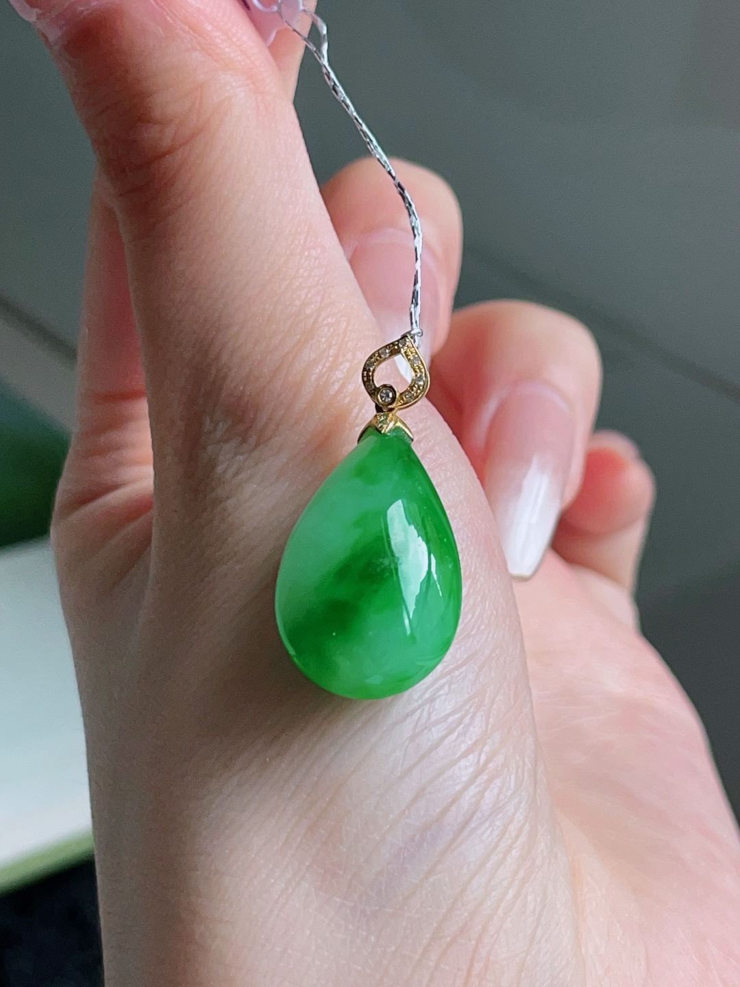 ️ 冰绿水滴，色泽鲜艳 种老水润 18k金镶嵌，尺寸 30.3/14.2/8.1，ss50182a