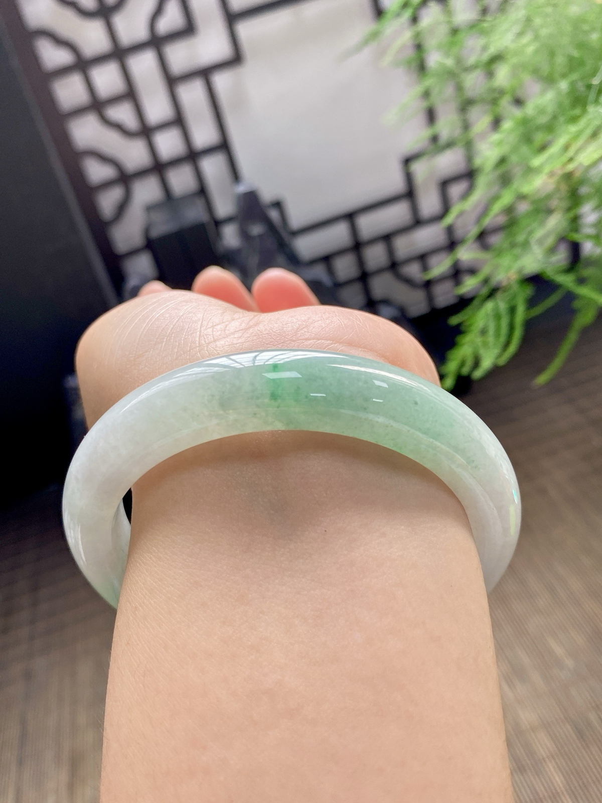 【白底青手镯】

【尺寸】61-9-12