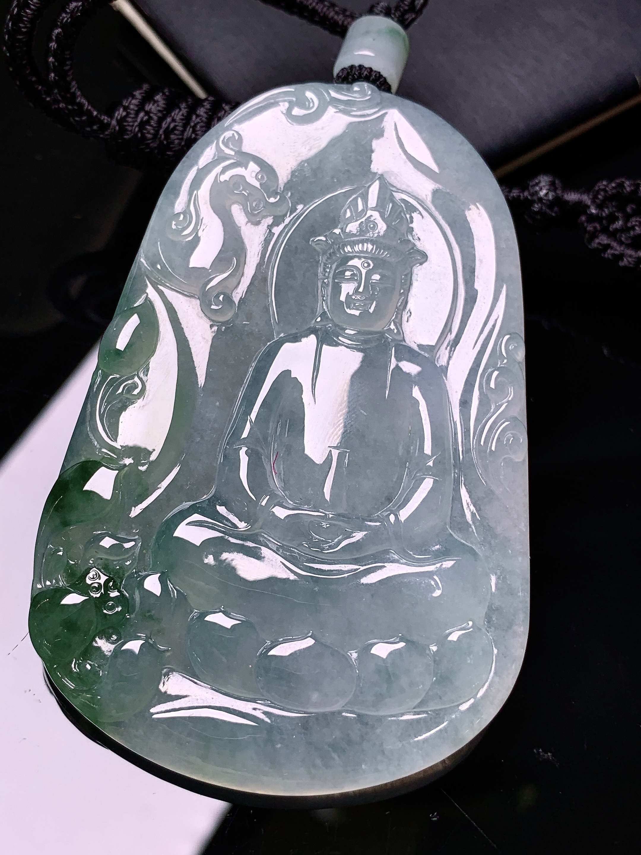 冰种飘花观音菩萨吊坠 玉质细腻 色泽艳丽清新 水润亮眼 整体尺寸69.5*45*5.8L1