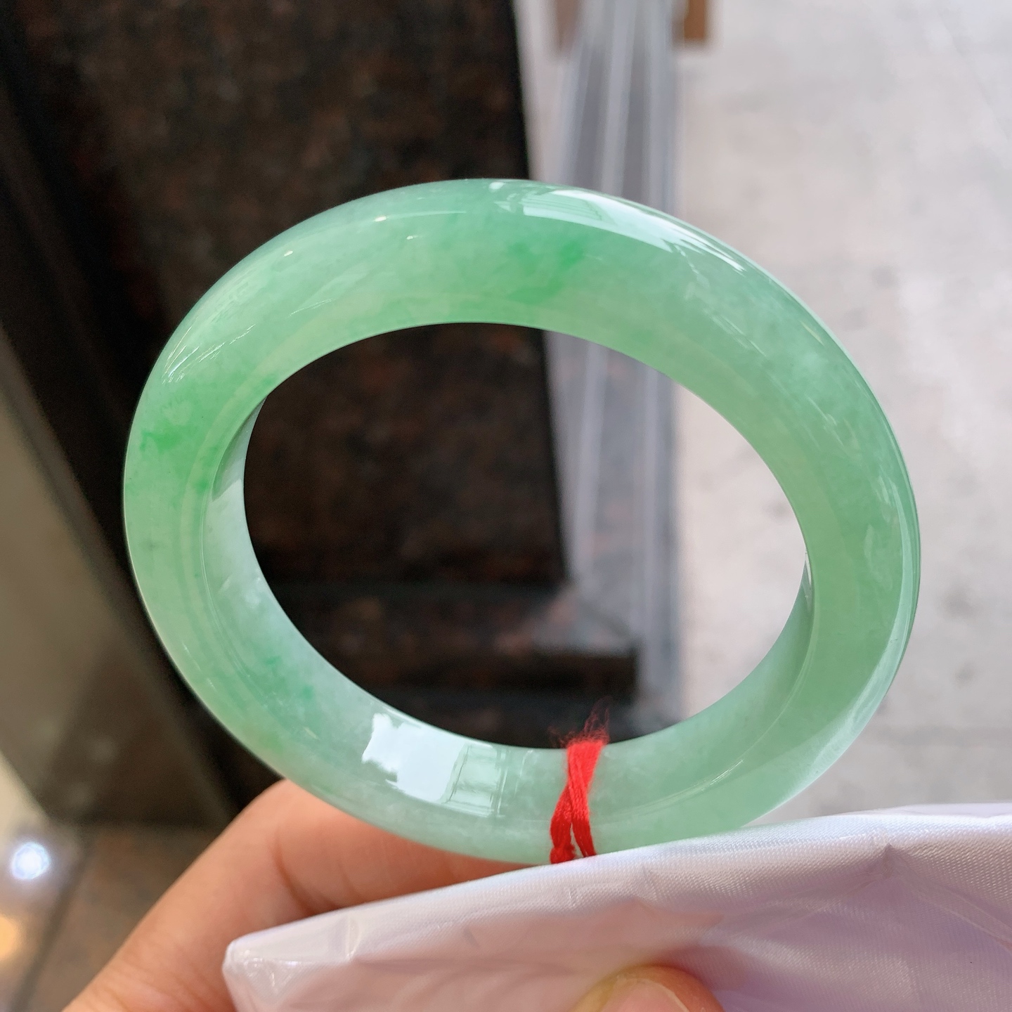 正圈冰飘绿 有颗美人痣 尺寸：56.8/11.9/9.6 版型好