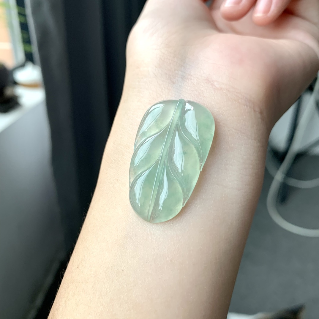 冰绿叶子，叶形饱满，色泽均匀，尺寸35.4-22.2-4.3，D7325BEF量