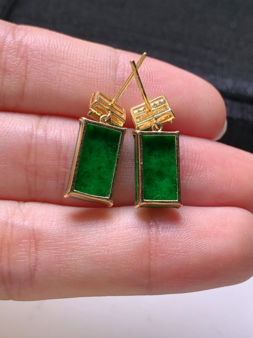 ️ 冰阳绿无事牌耳钉，色阳饱满，裸石12.7-7.5-3.9