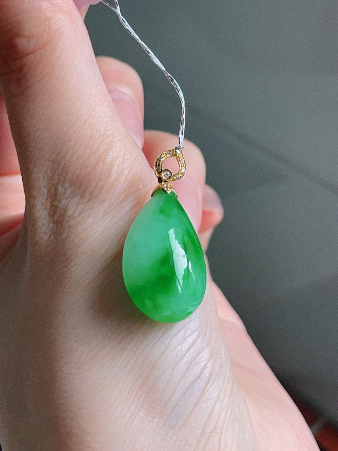 ️ 冰绿水滴，色泽鲜艳 种老水润 18k金镶嵌，尺寸 30.3/14.2/8.1，ss50182a