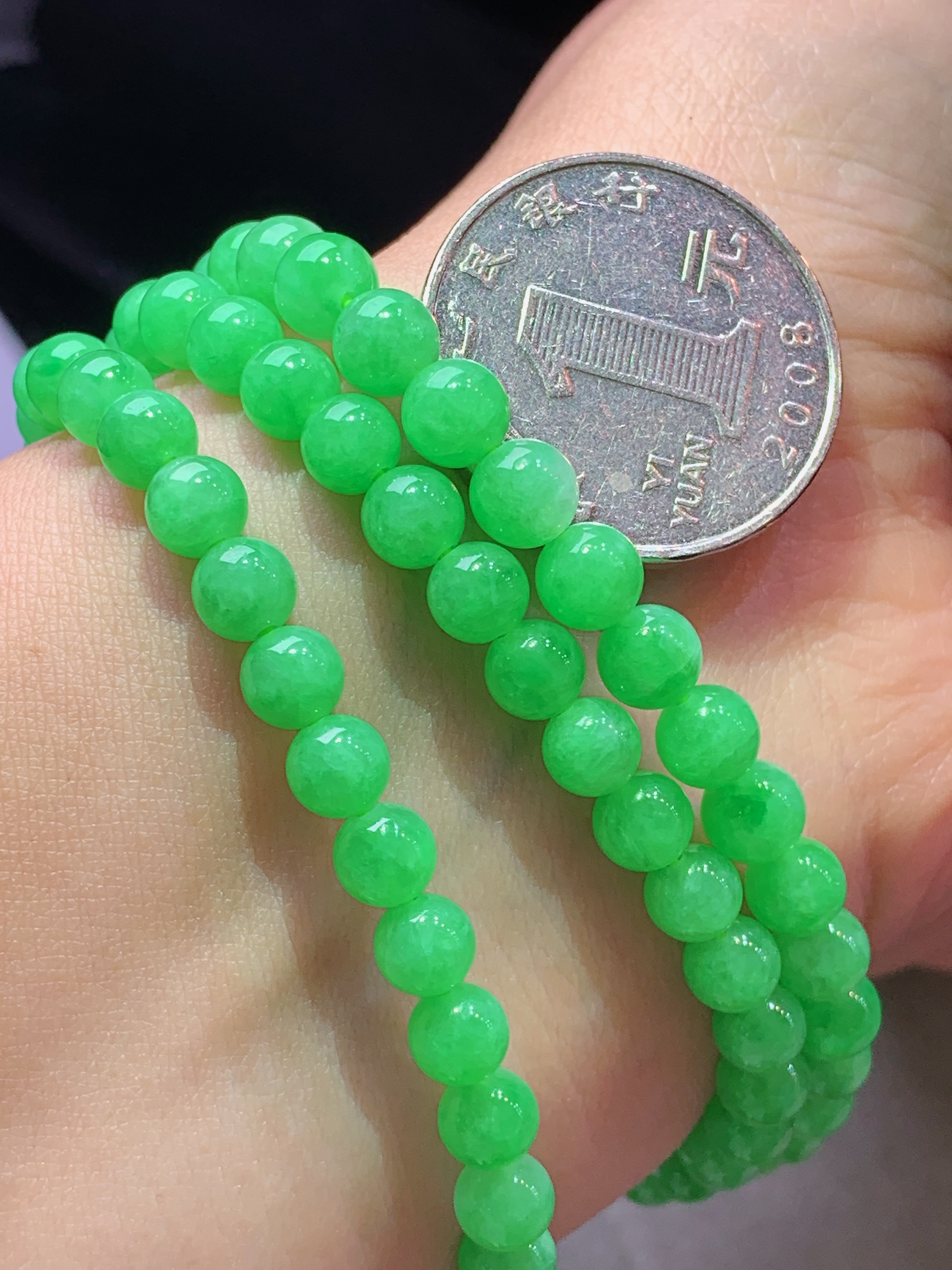 冰阳绿圆珠项链 玉质细腻 色泽艳丽清新 水润亮眼 整体尺寸5.8h3