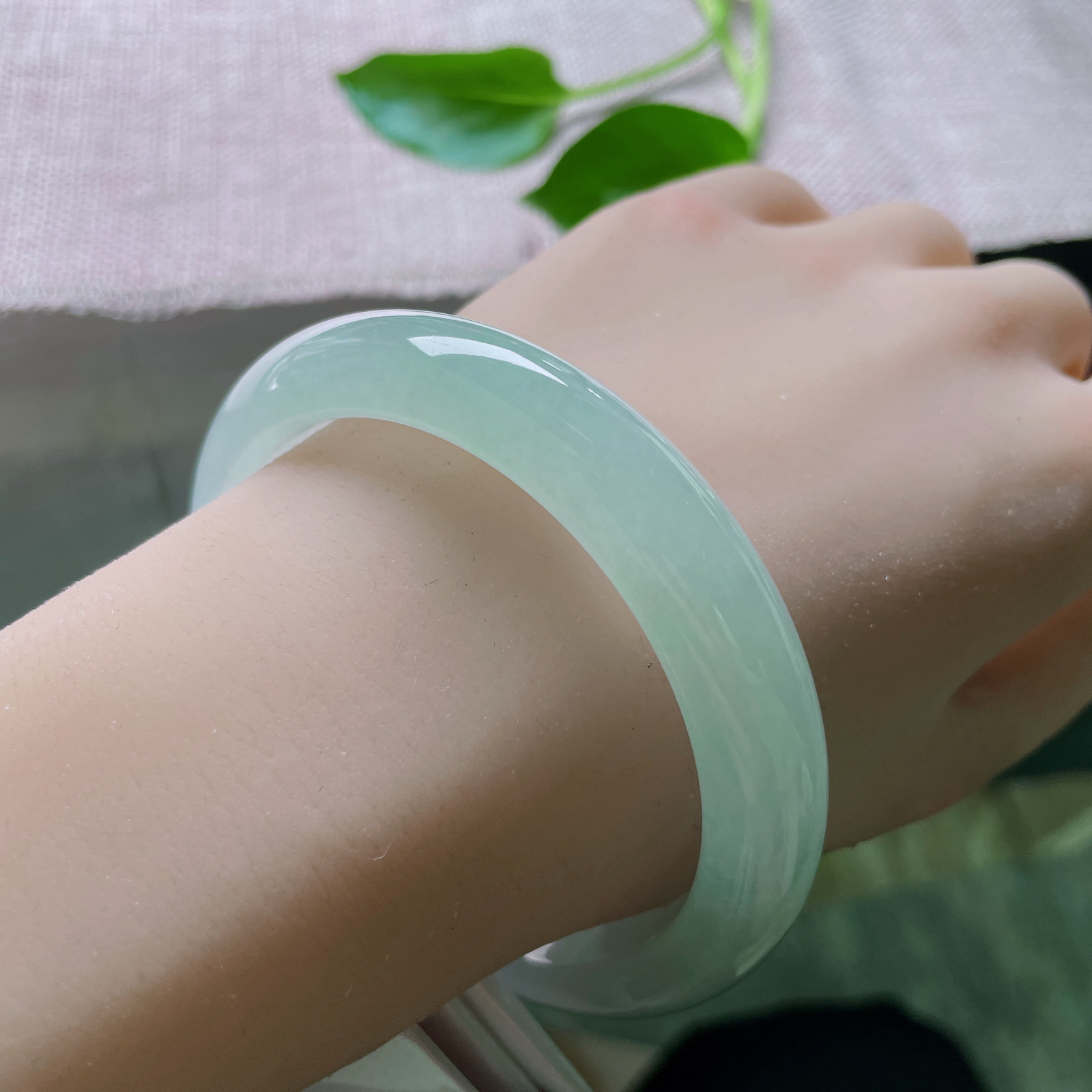 59.5/12.2/8.5冰春彩正圈，冰润细腻，渐变之色，晶莹剔透，清雅，贵气..