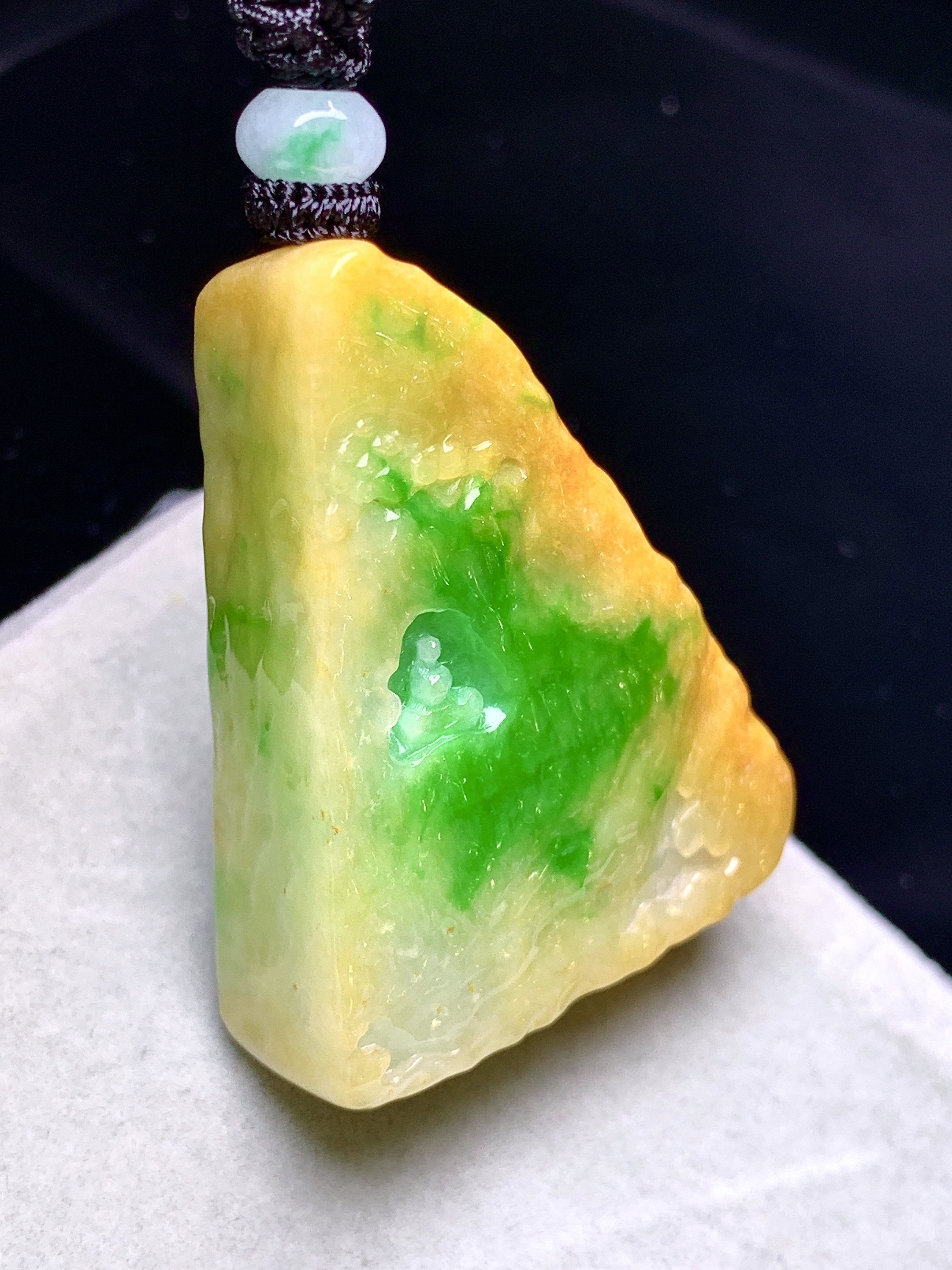 黄绿翡悟道吊坠 玉质细腻 色泽艳丽清新 水润亮眼 整体尺寸44.8*31.5*12.6w1