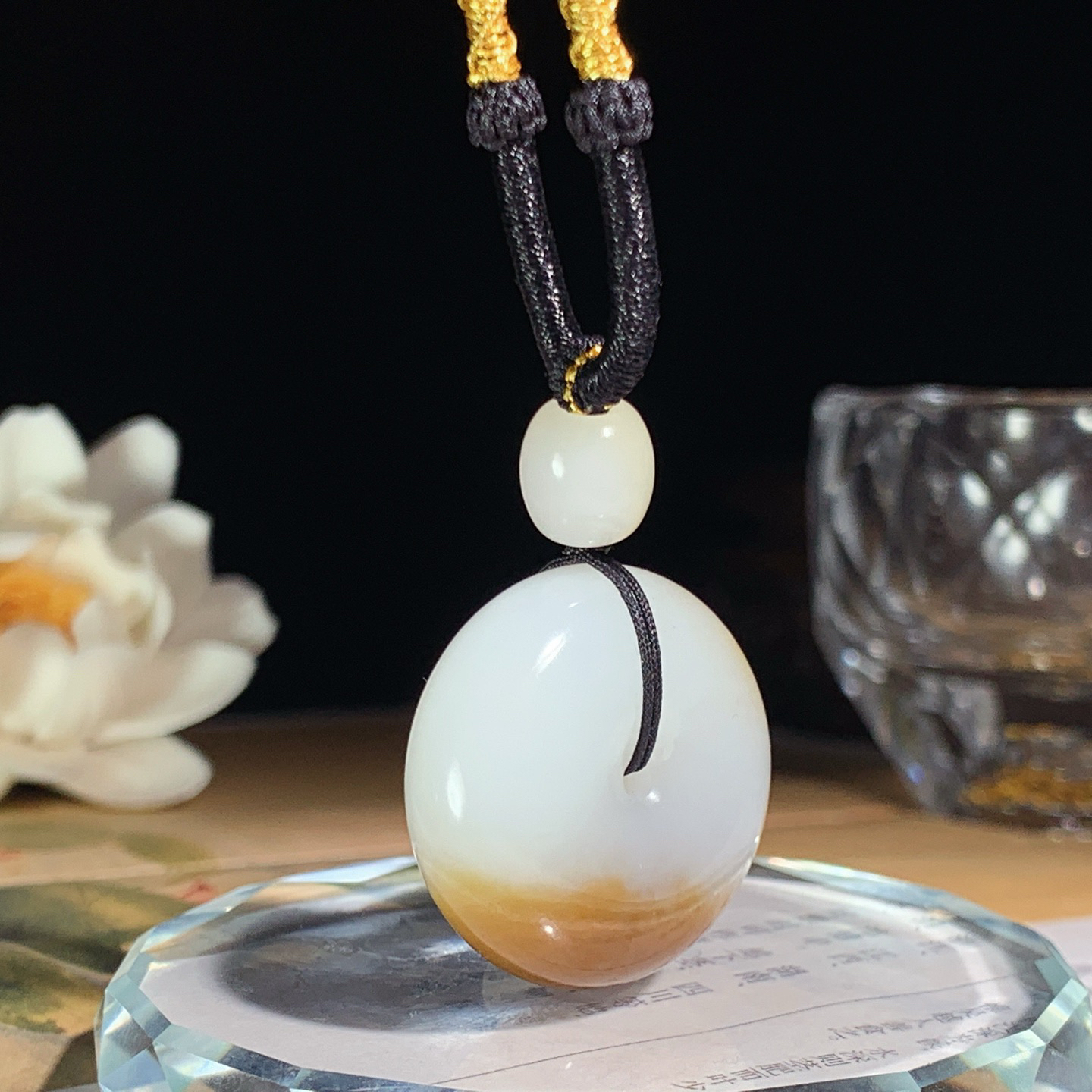 新疆和田玉且末糖平安扣挂件 尺寸27/12重20克！玉质细腻油润 底色纯净 脂粉好，品质好。lt26