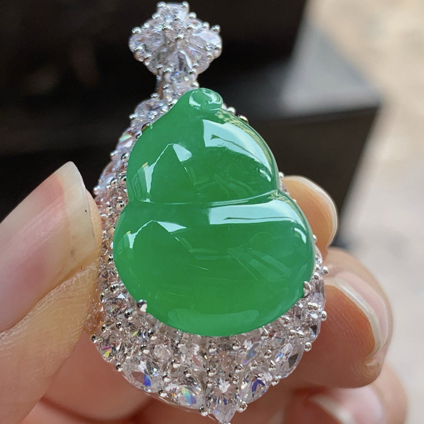 铜托镶嵌 阳绿色葫芦^_^色阳 饱满 种色好