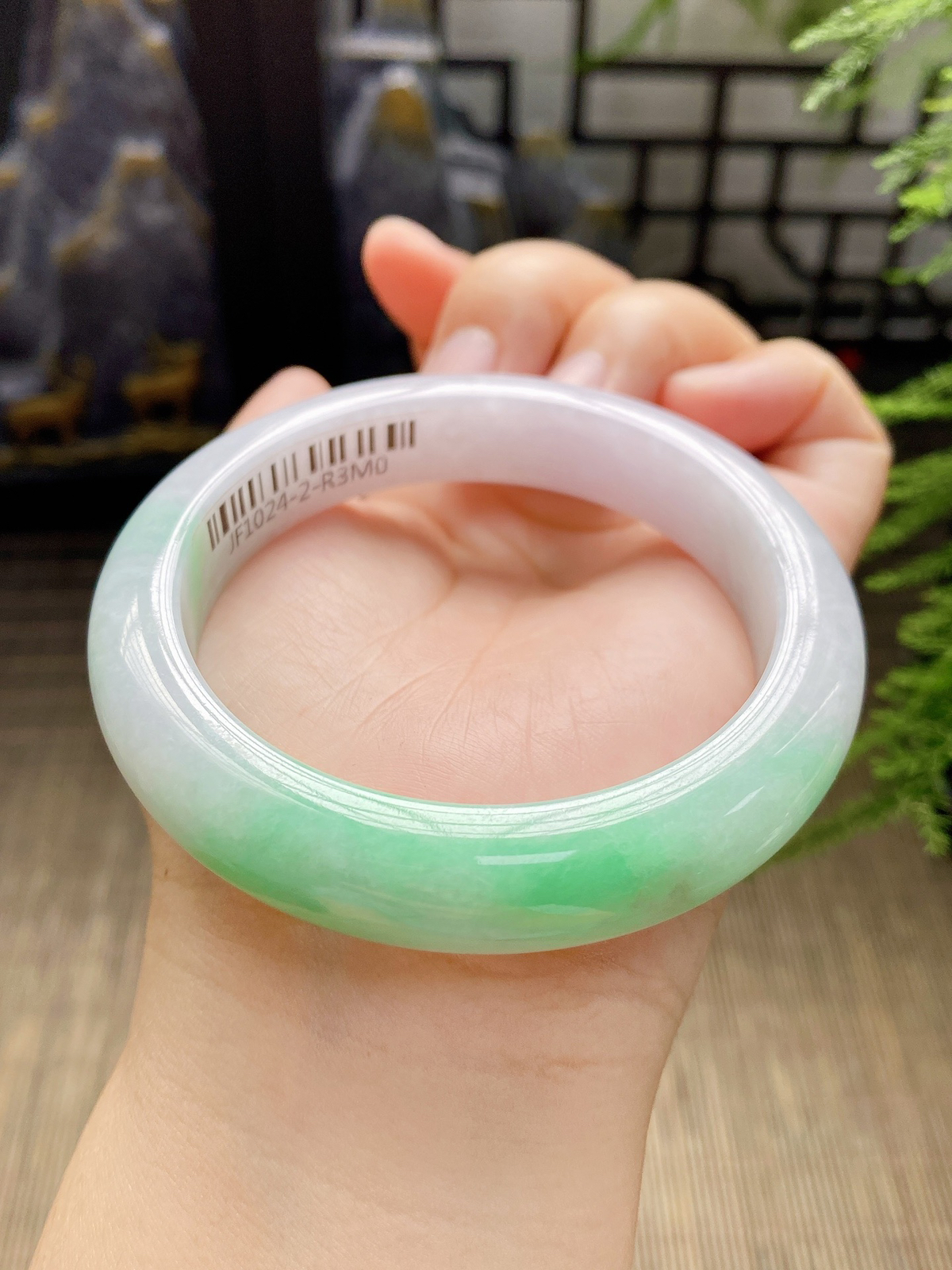 【白底青手镯】

【尺寸】57-9-12