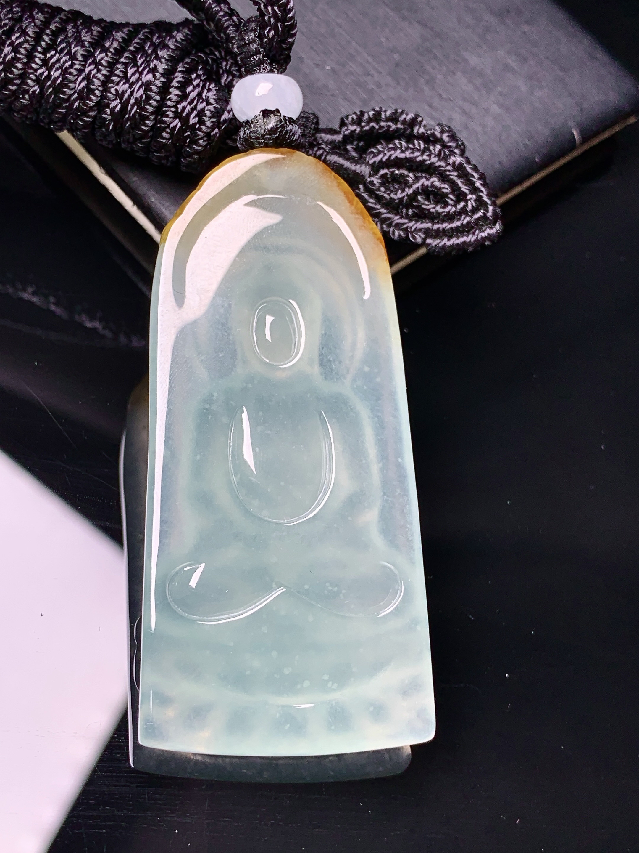 飘黄翡大日如来佛祖吊坠 玉质细腻 色泽艳丽清新 水润亮眼 整体尺寸63.6*24.8*5.8L1