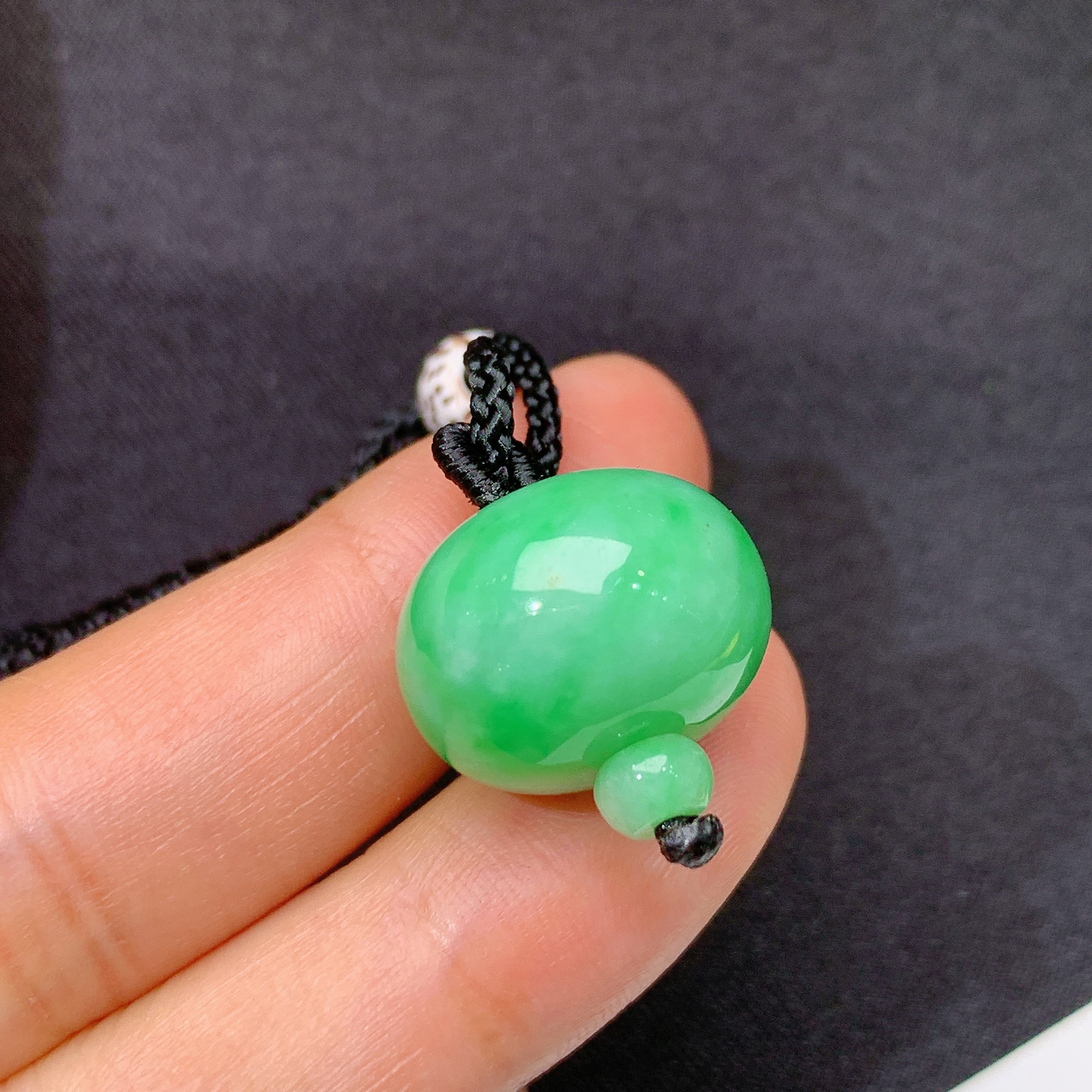 飘绿路路通，镶嵌佳品，冰润色阳，玉质细腻，种水足，J34 尺寸17.2*12