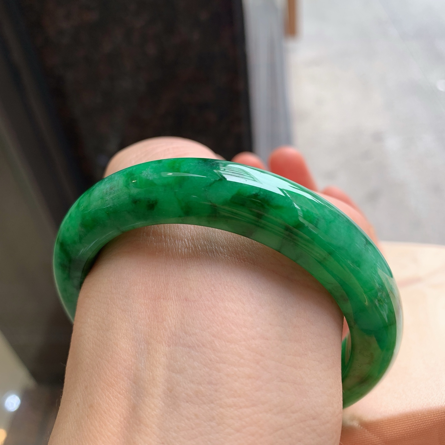 正圈满色 表皮微瑕疵微扣 尺寸：60.3/12.5/10.3  色辣大圈口