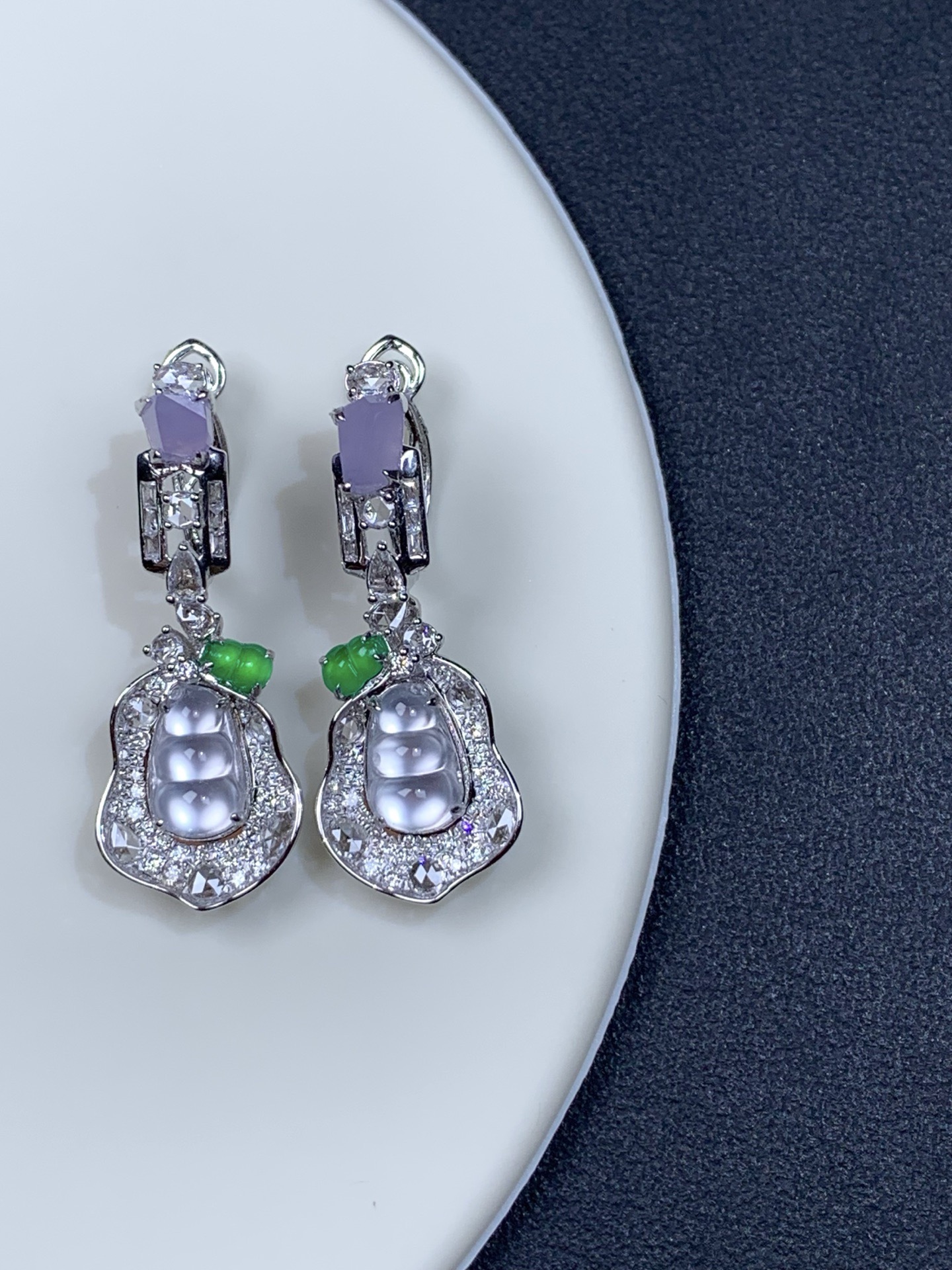 ️18k金镶嵌设计款冰种炸光福豆耳包30.2-11.5-6.8，裸石8.5-5.6-3.6