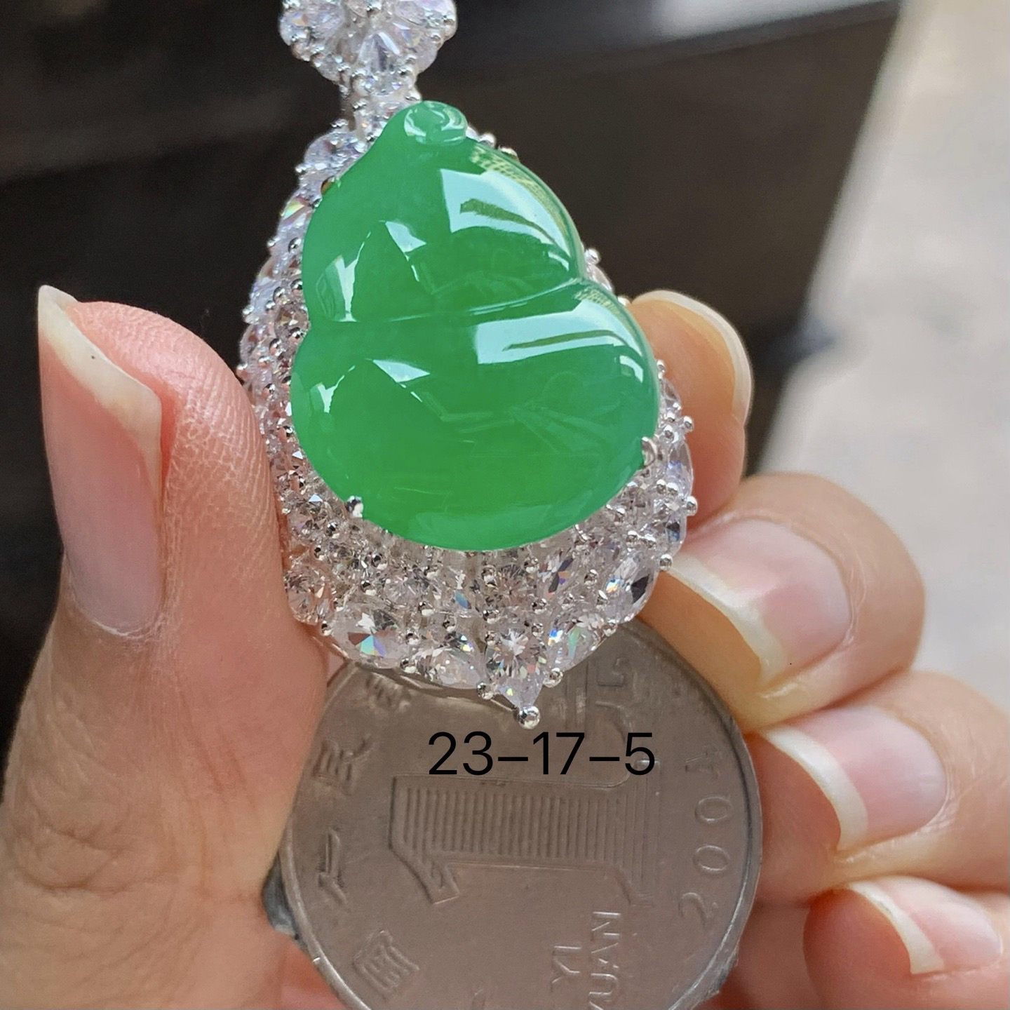 铜托镶嵌 阳绿色葫芦^_^色阳 饱满 种色好