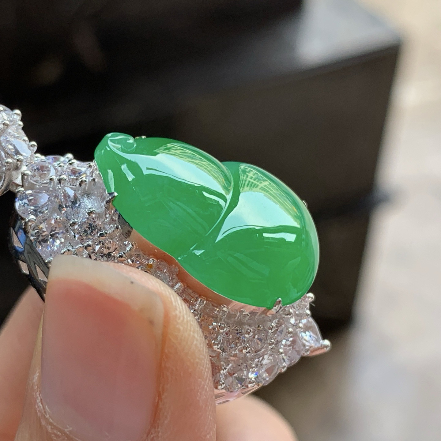 铜托镶嵌 阳绿色葫芦^_^色阳 饱满 种色好