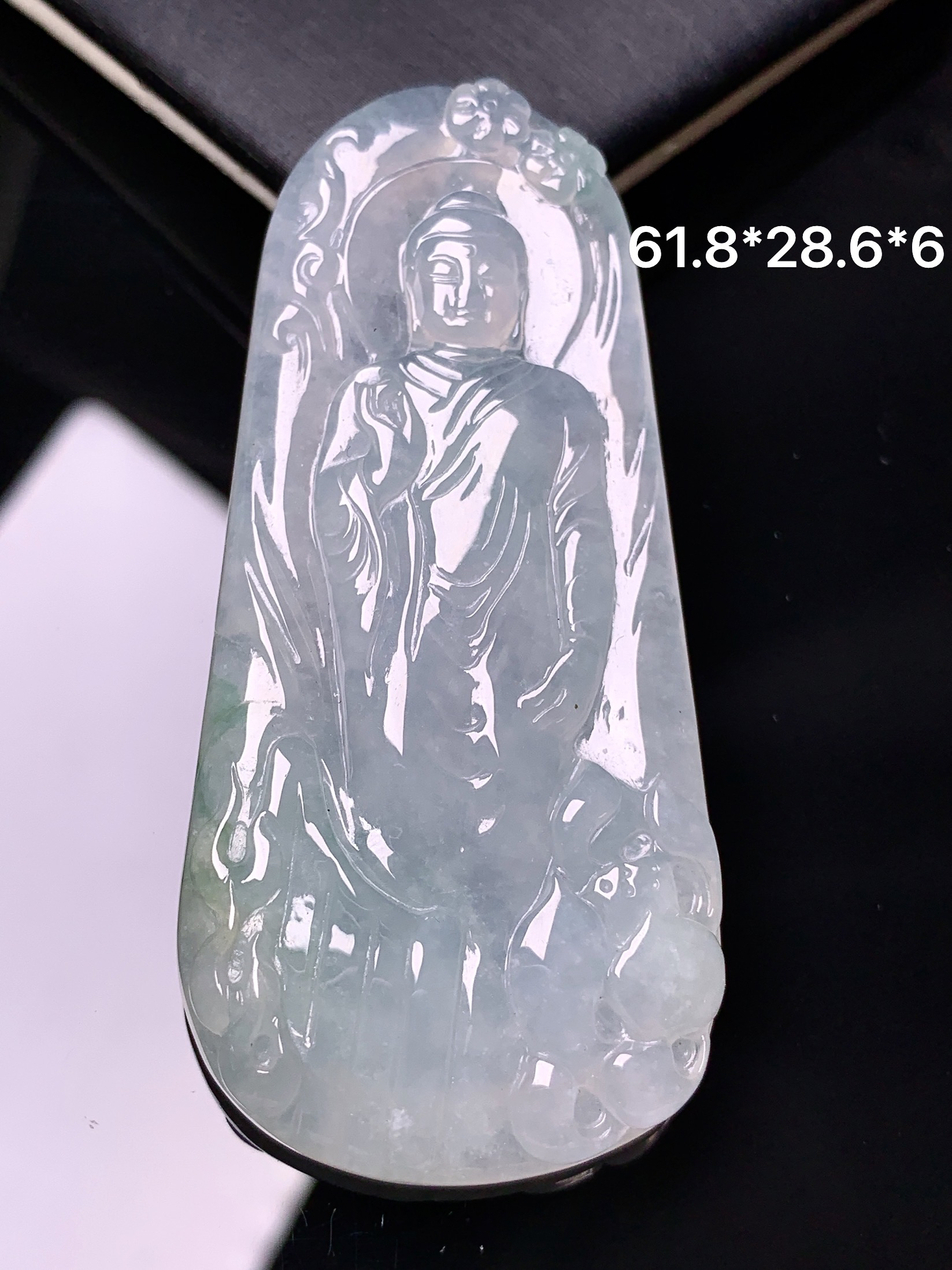 冰种大日如来佛祖吊坠 玉质细腻 色泽艳丽清新 水润亮眼 整体尺寸61.5*28.6*6a2