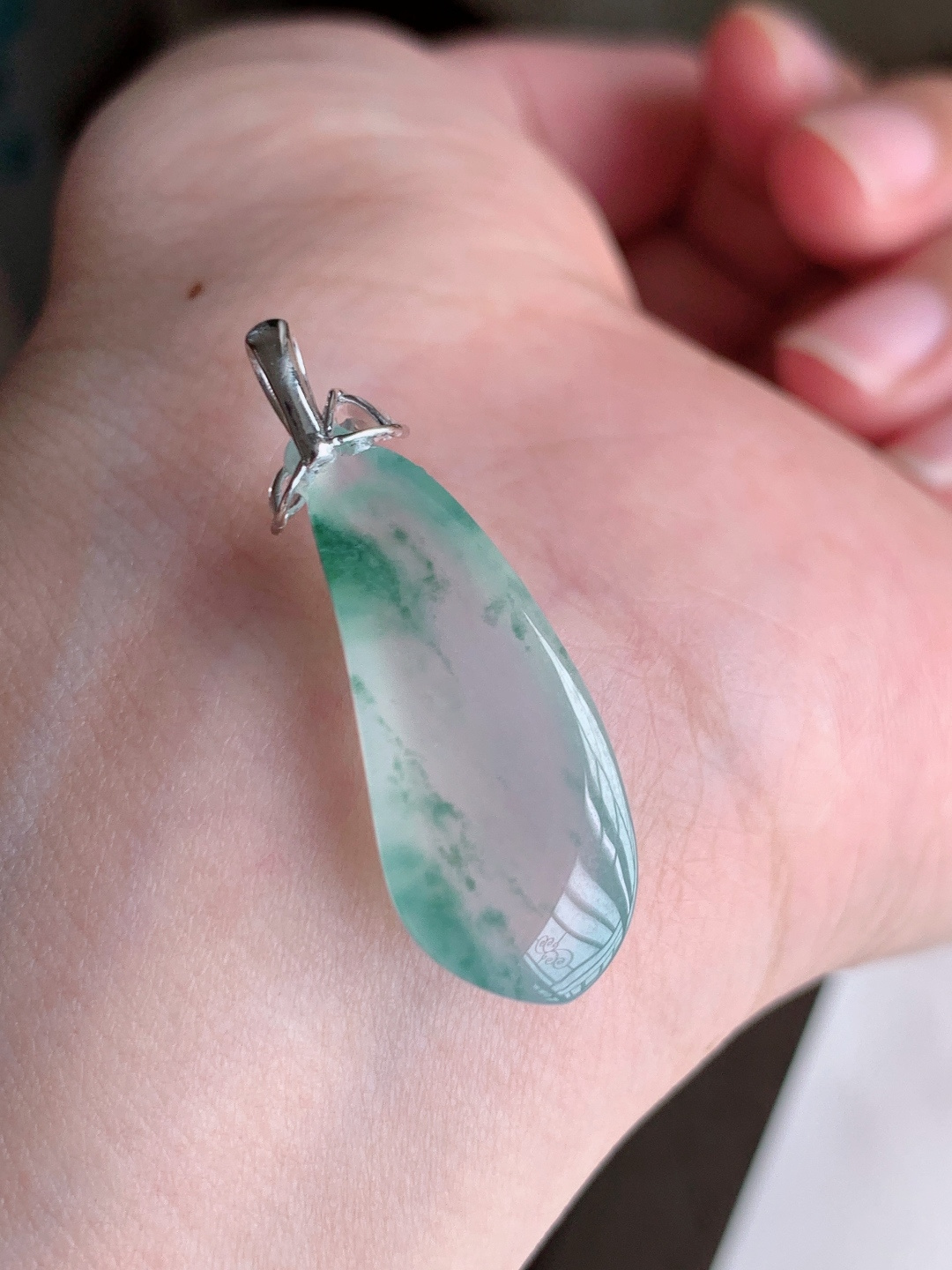 ️ 冰种飘花福瓜吊坠，冰透细腻，裸石29-11.5-6.2，自然光拍摄