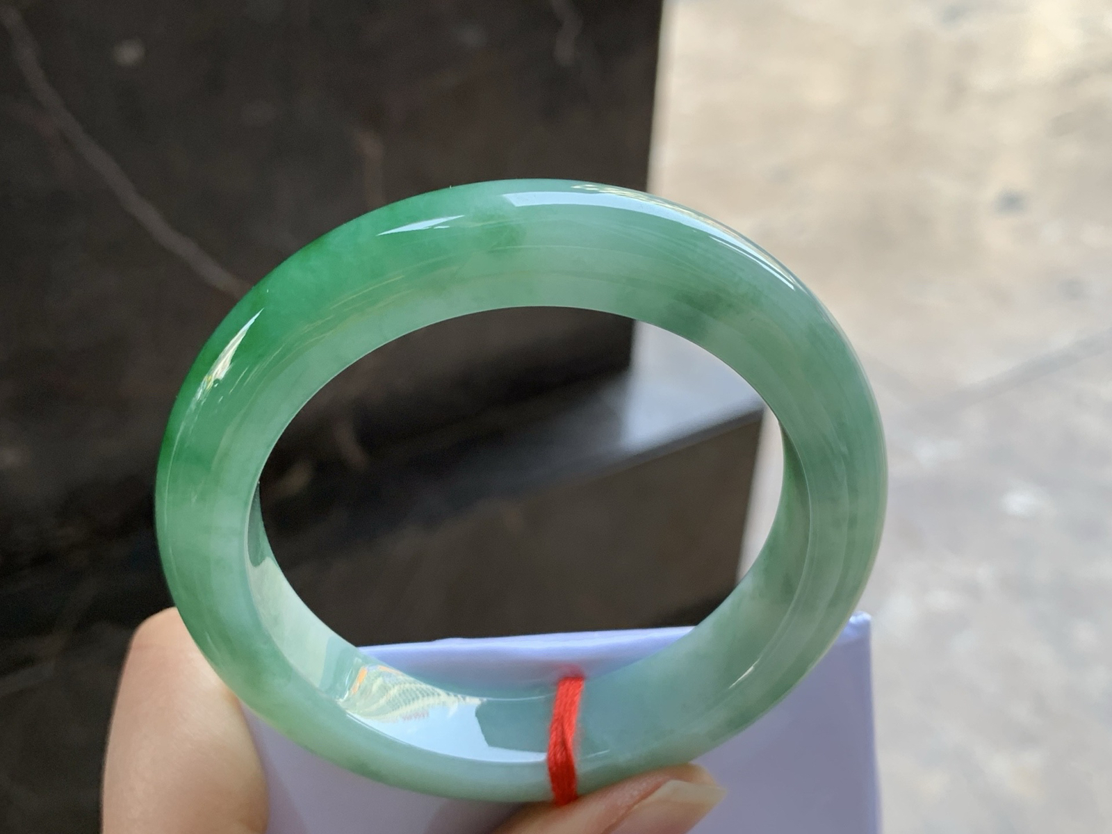 55-12.9-9.5

浓绿色手镯^_^颜色鲜艳 玉质温润