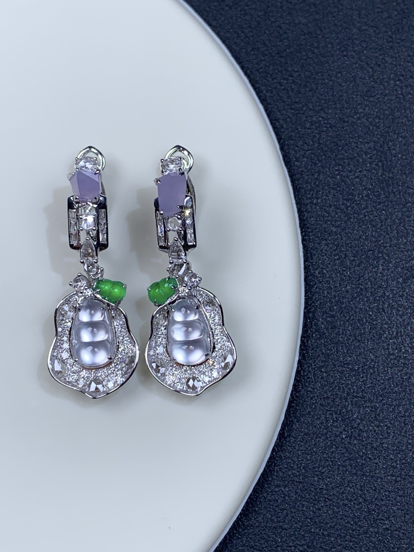 ️18k金镶嵌设计款冰种炸光福豆耳包30.2-11.5-6.8，裸石8.5-5.6-3.6