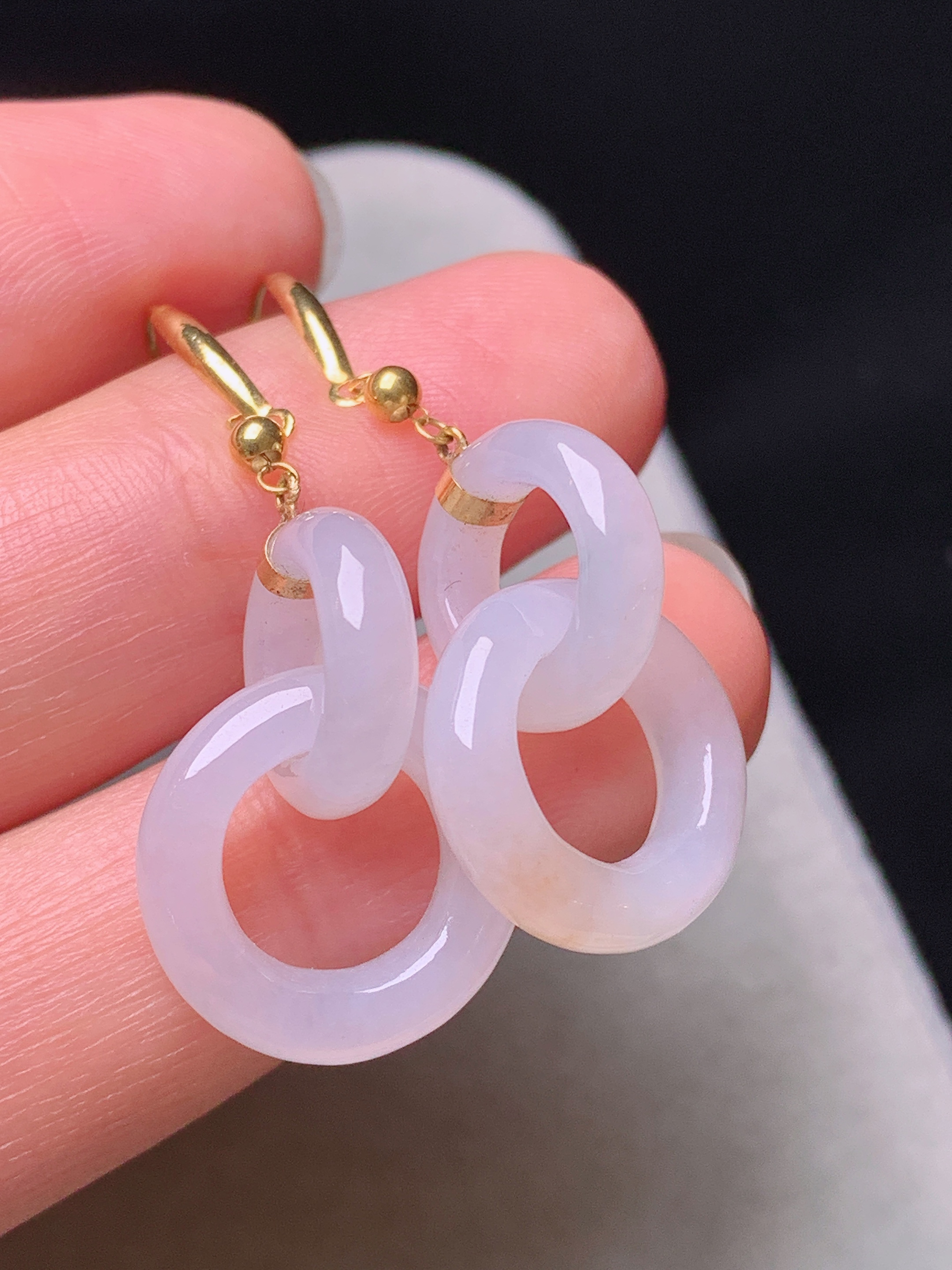 18k金镶嵌冰种环环相扣耳坠 玉质细腻 色泽艳丽清新 水润亮眼 整体尺寸42.5*15*4L4