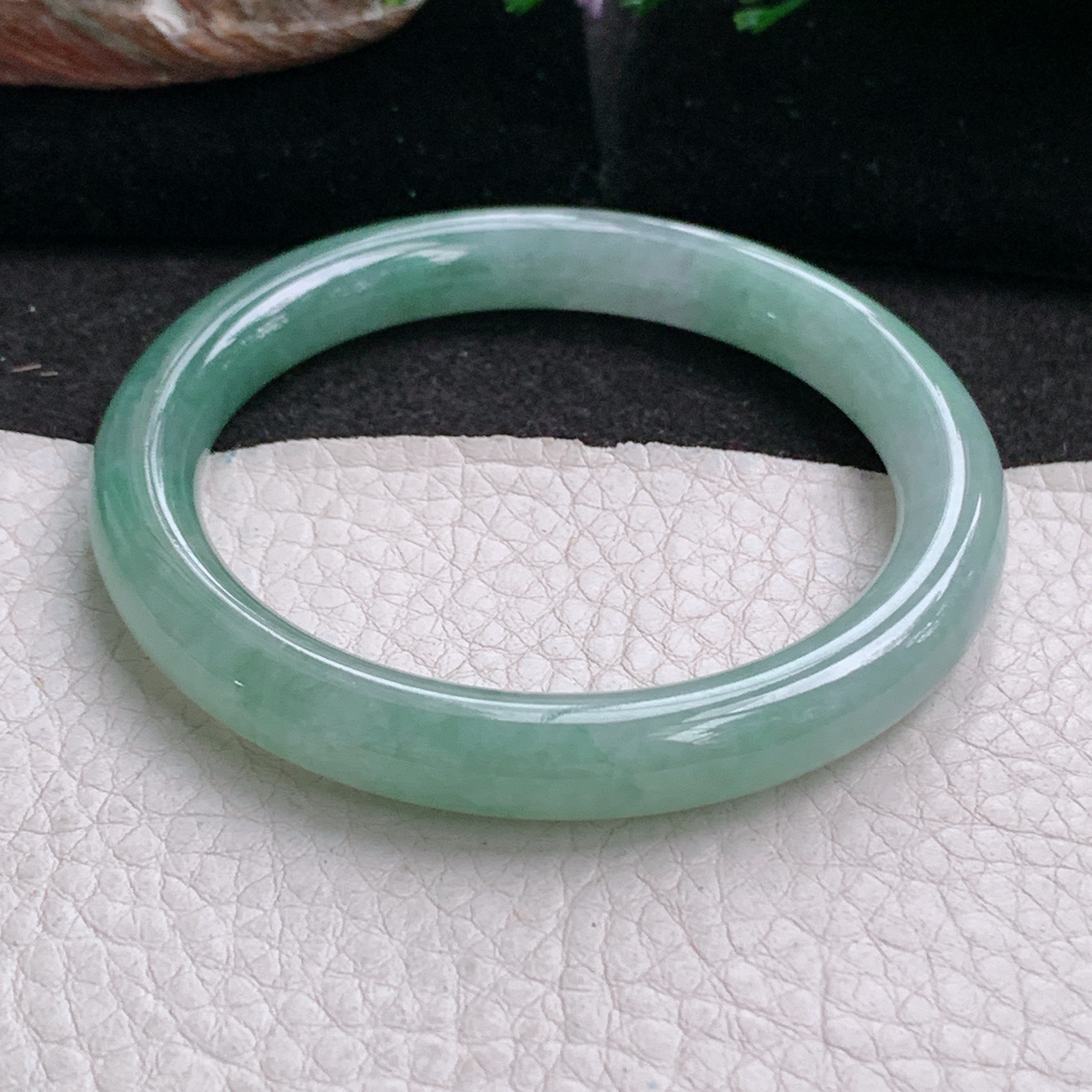 n实拍53*8.5*8.3叮当镯 天然缅甸翡翠a货手镯冰飘花圆条美人镯