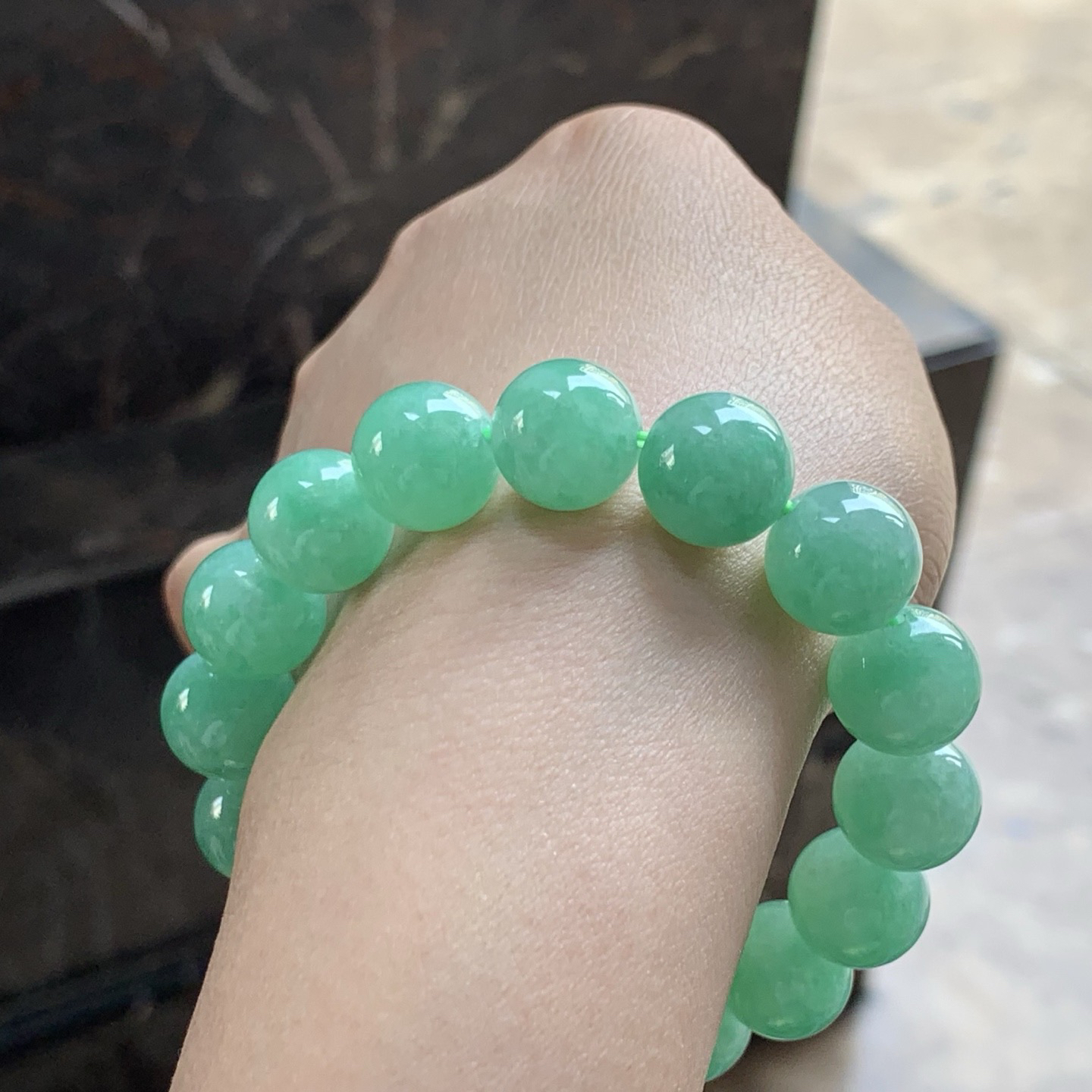 绿色手串^_^大颗 鲜艳 玉质温润