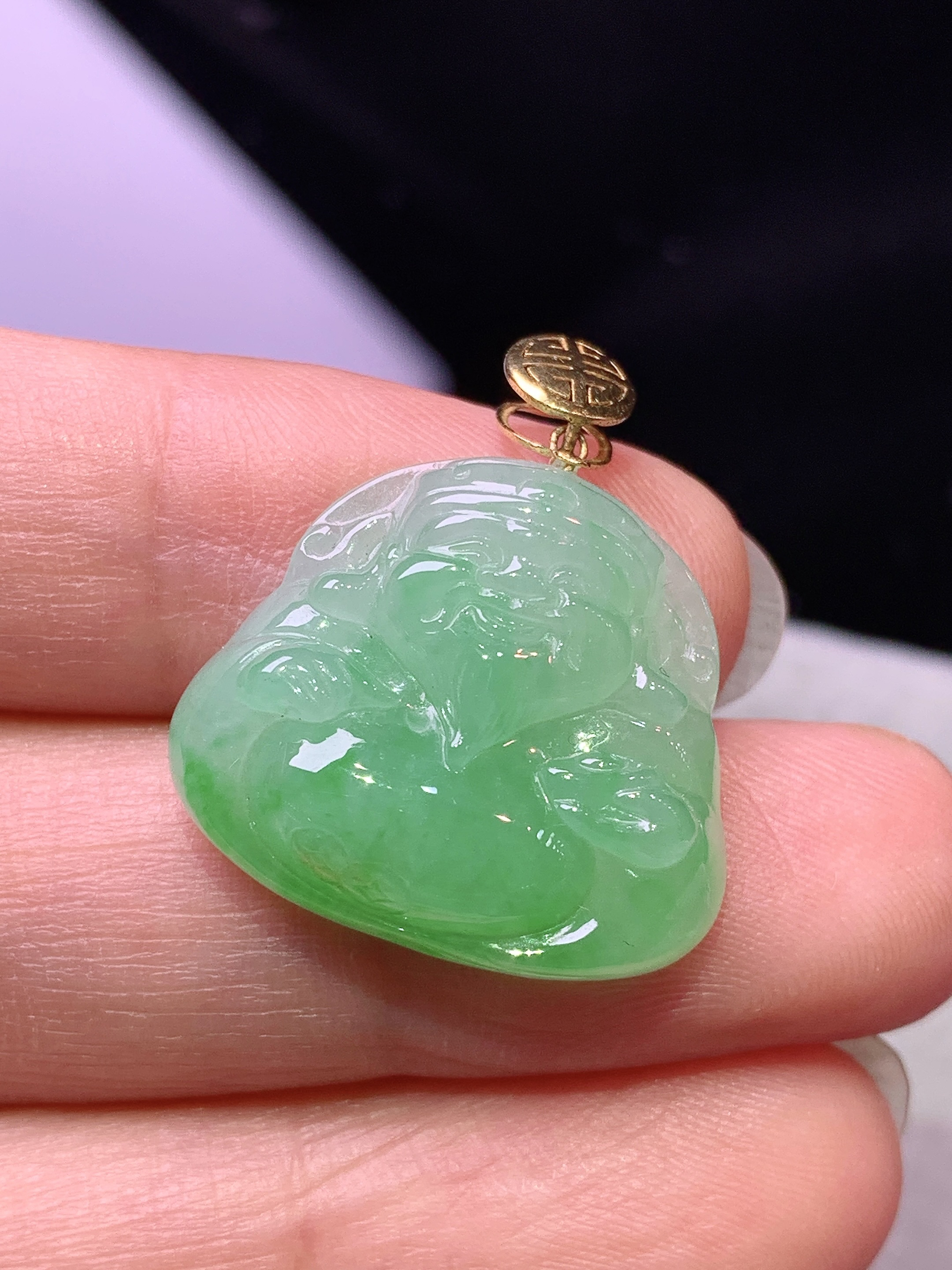 18k金镶嵌阳绿财神吊坠 玉质细腻 色泽艳丽清新 水润亮眼 整体尺寸25*21.2*5.8m1