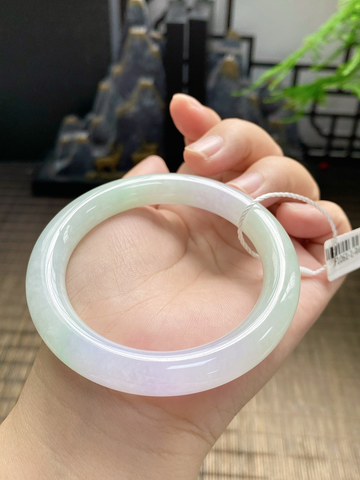 【春彩圆条手镯】
【尺寸】53.2–9.5-9.5