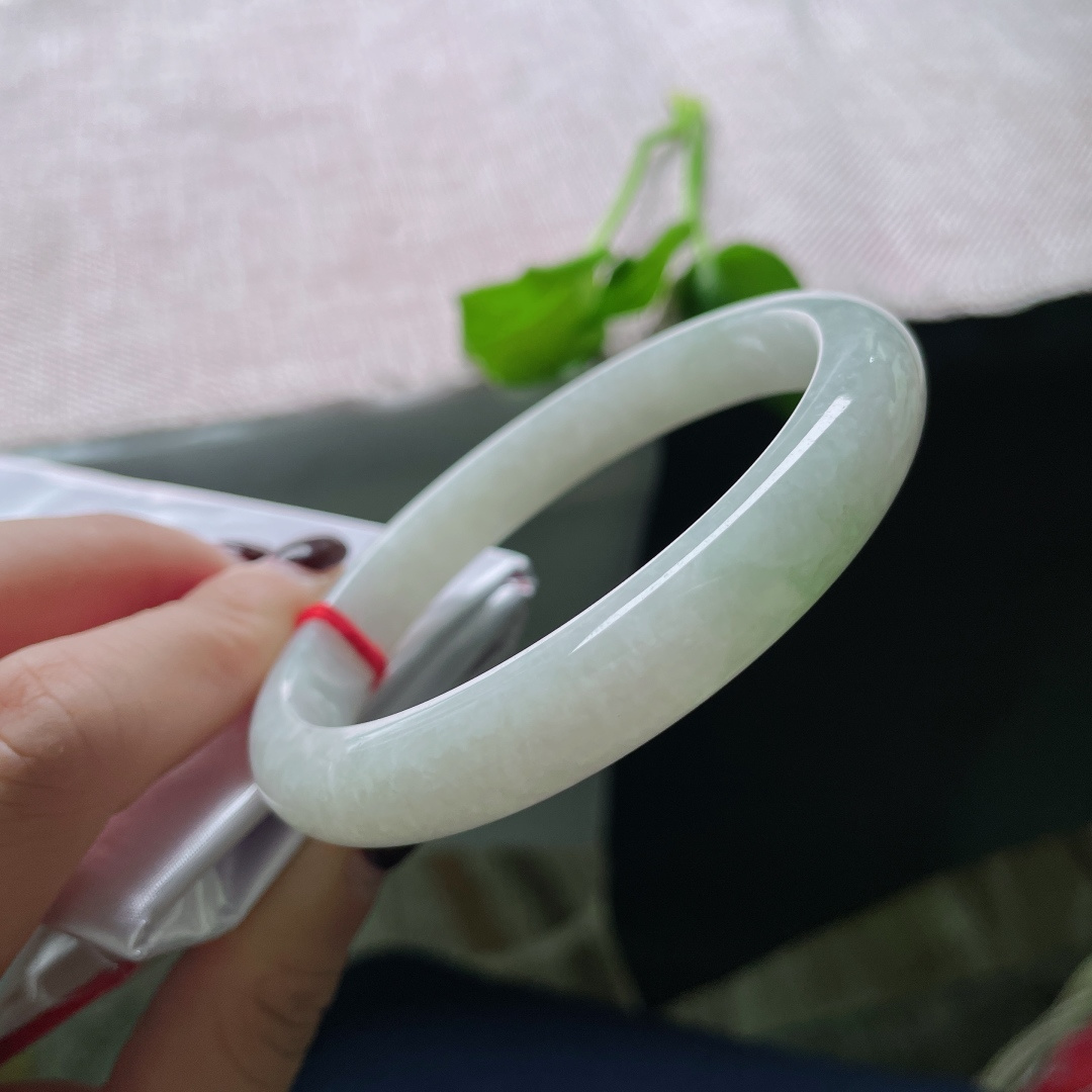 62.9/10.8/7.7白底青正圈，窄条，水润细腻，清新简约大方，无裂，ss51617a